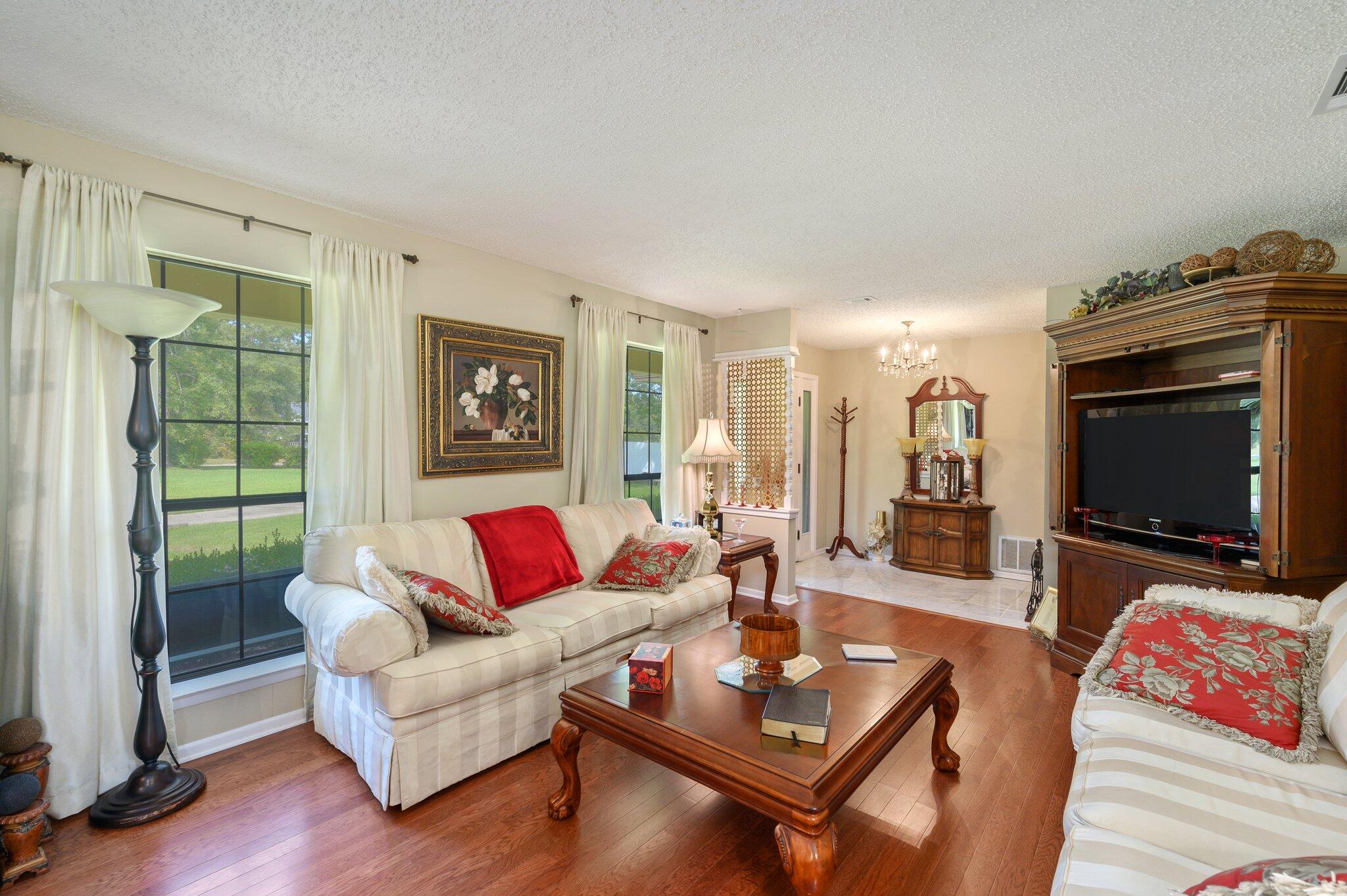 HOLLY HILLS - Residential