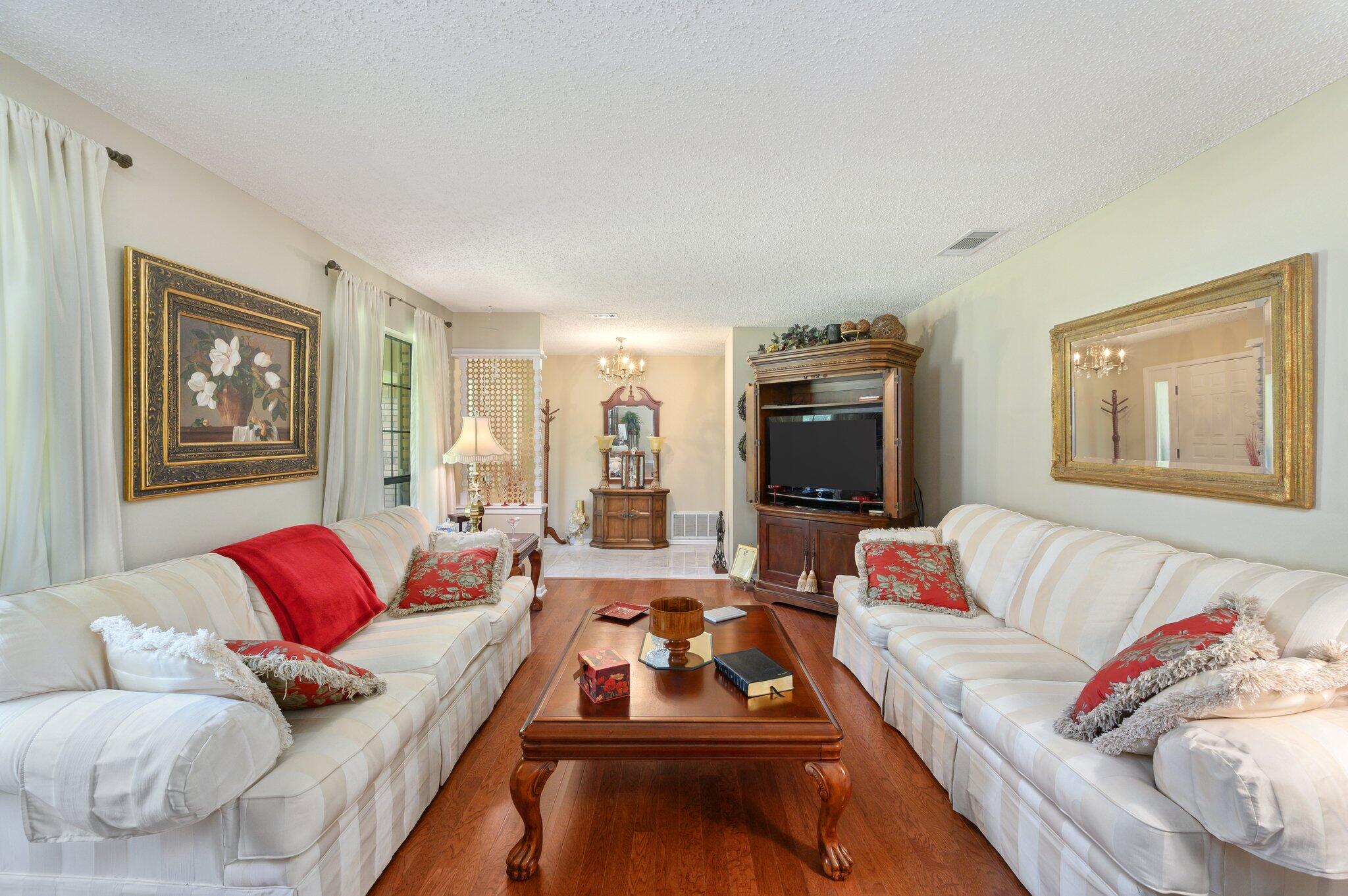 HOLLY HILLS - Residential