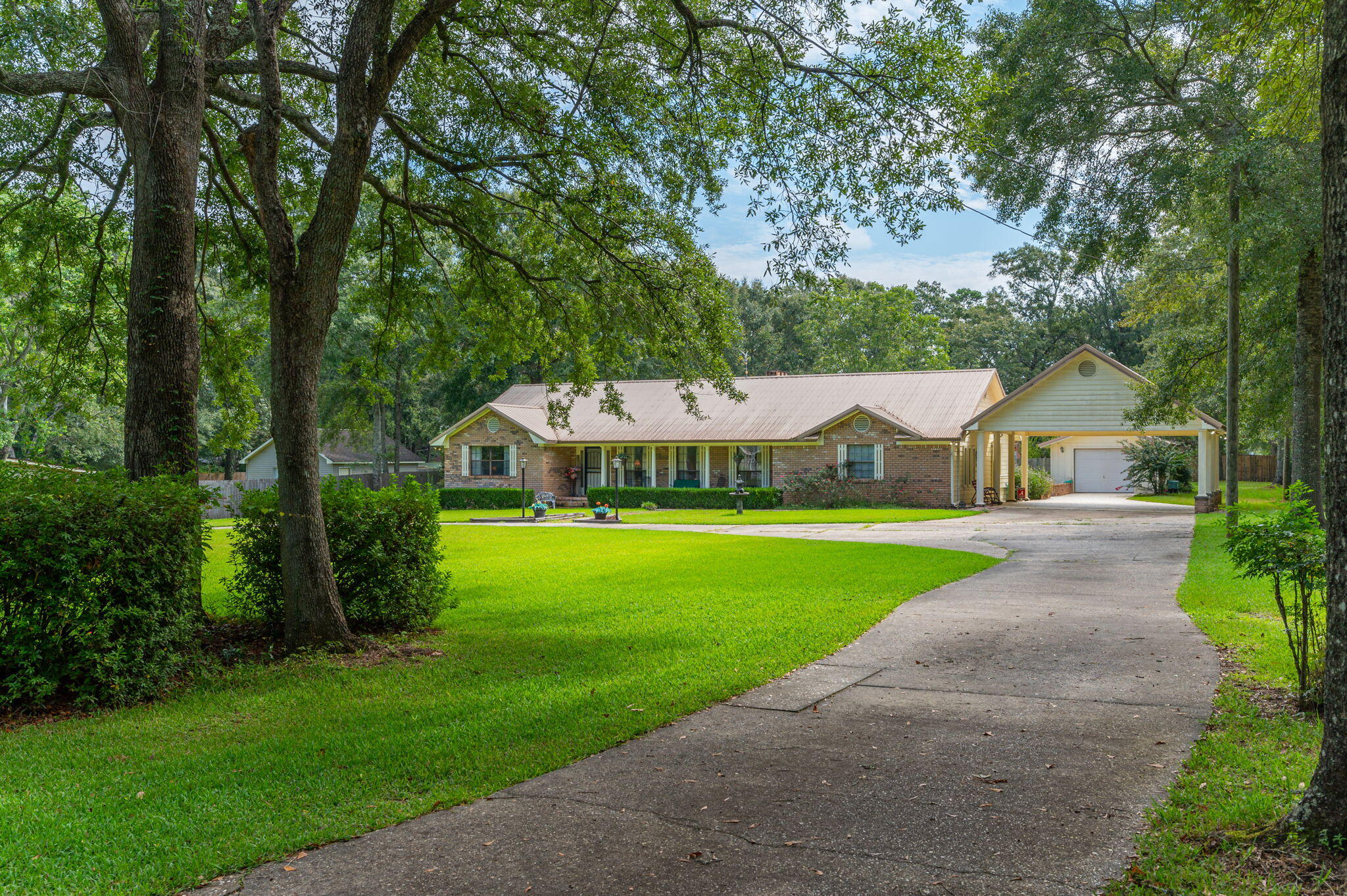 HOLLY HILLS - Residential