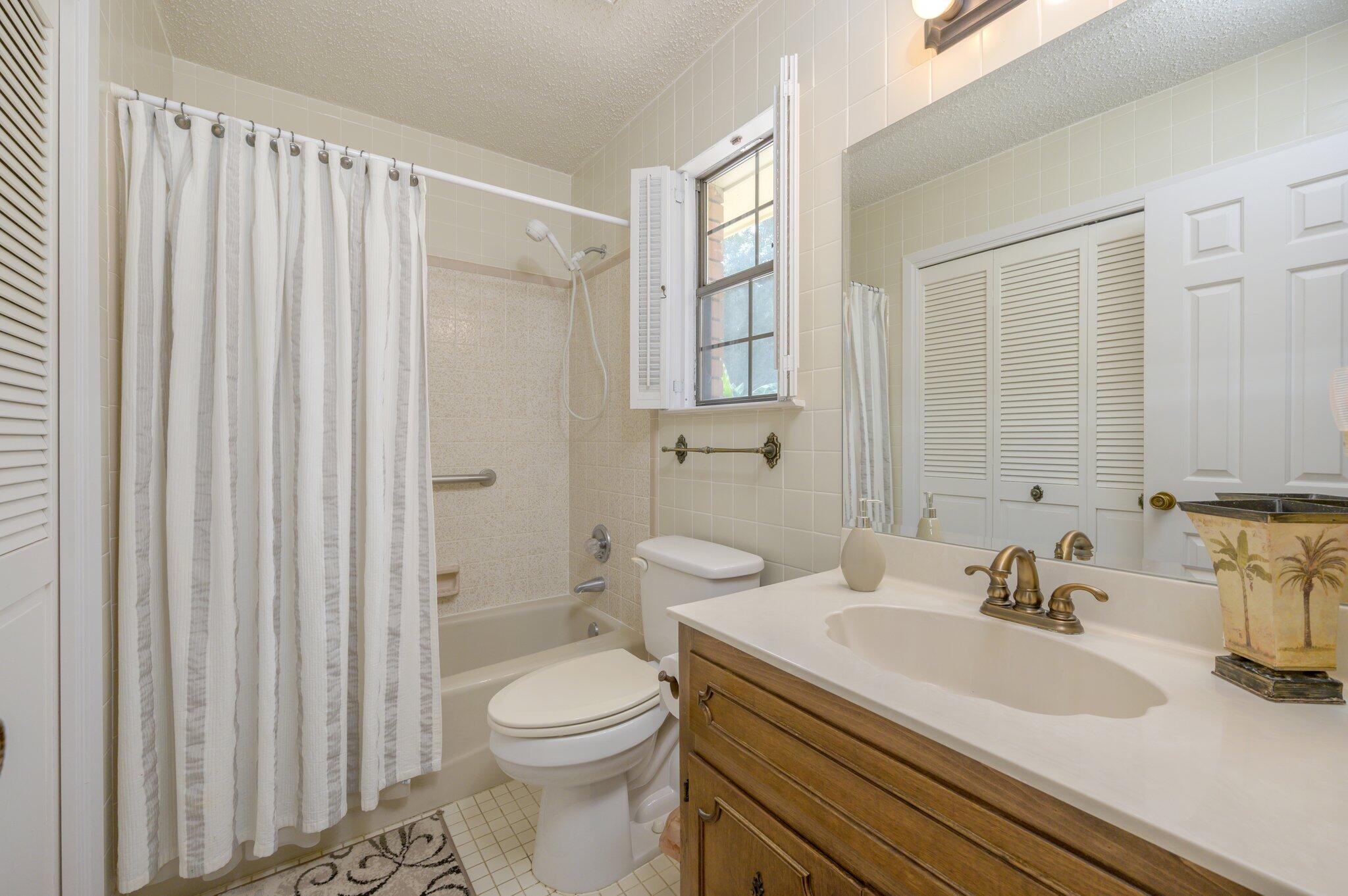 HOLLY HILLS - Residential