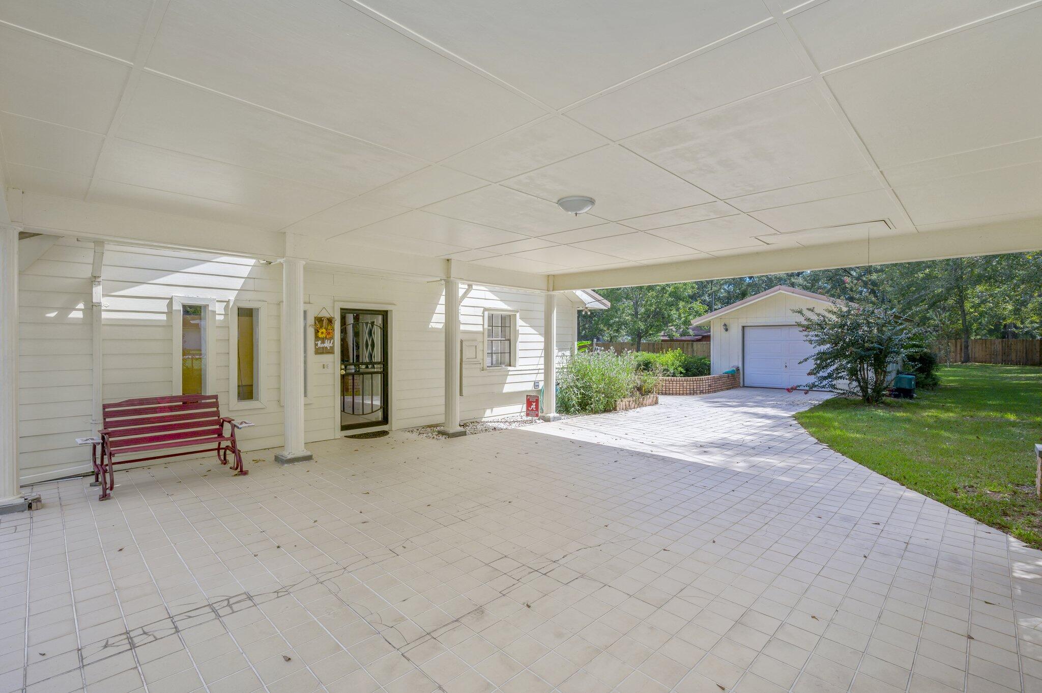 HOLLY HILLS - Residential