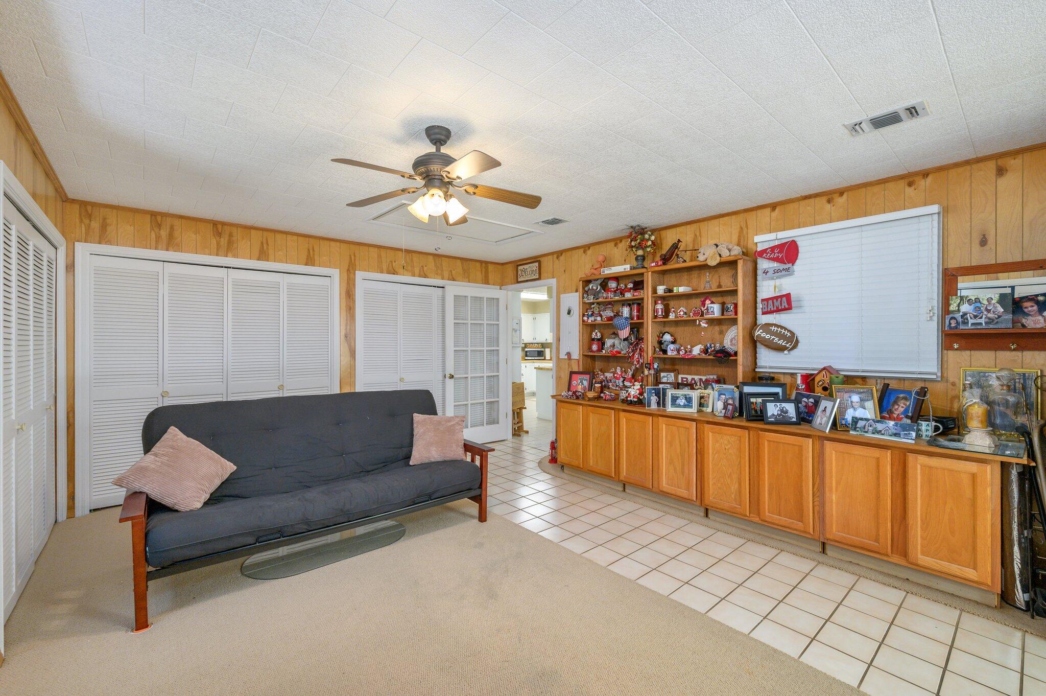 HOLLY HILLS - Residential