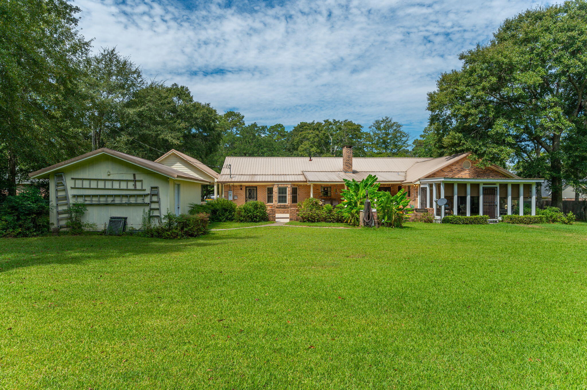 HOLLY HILLS - Residential