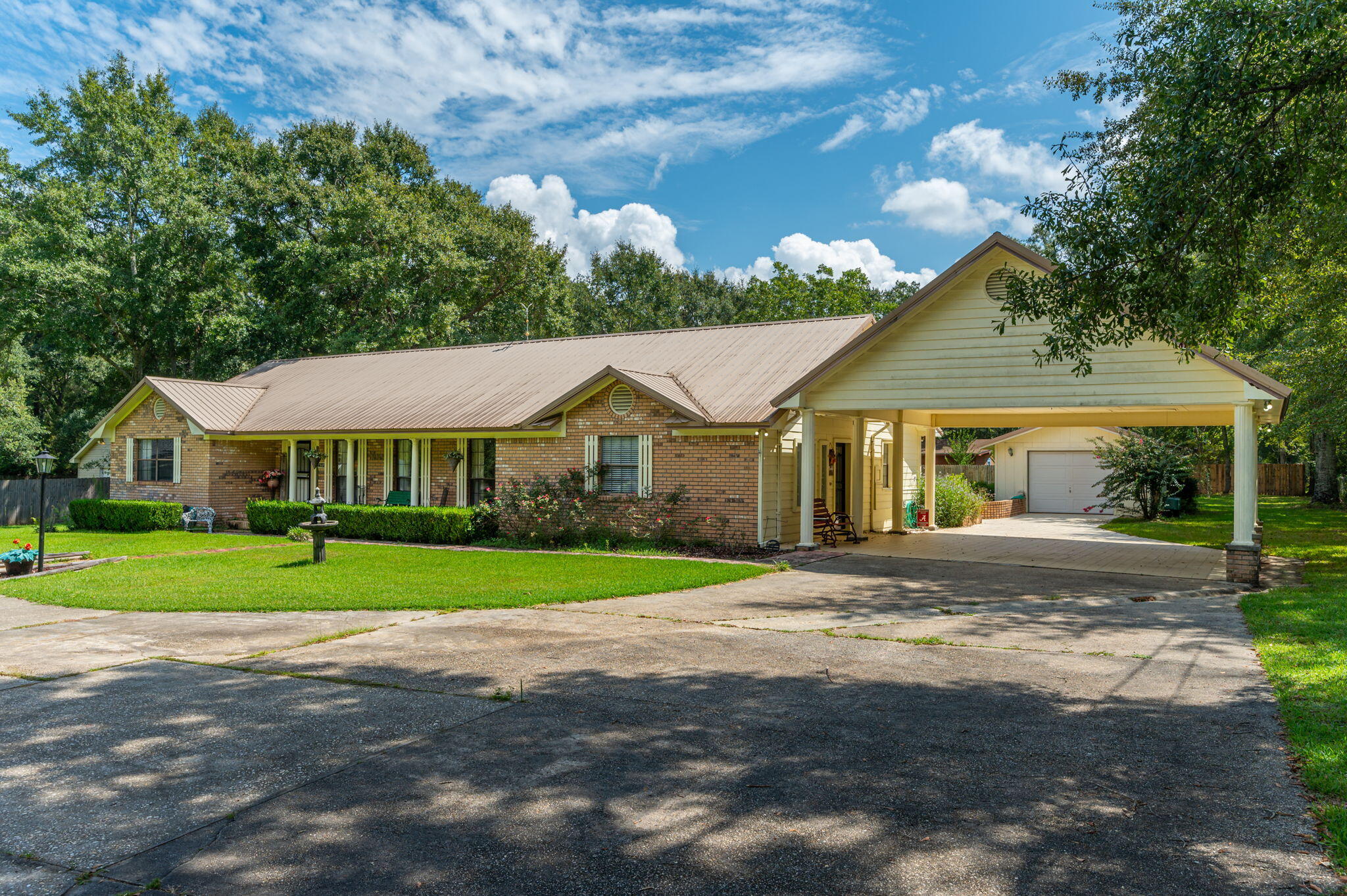 HOLLY HILLS - Residential