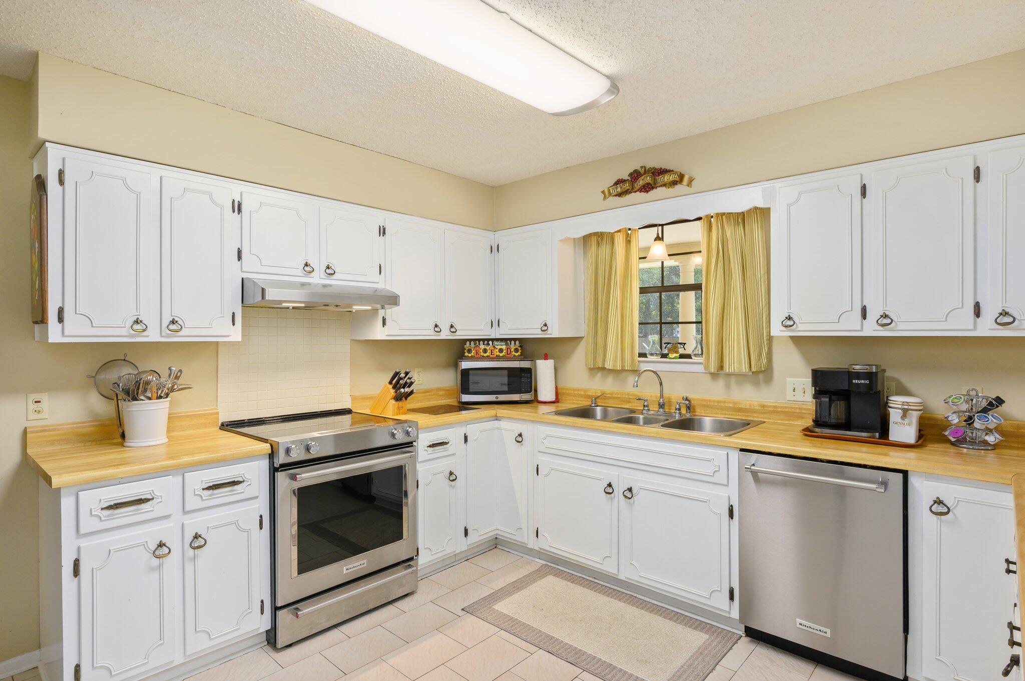 HOLLY HILLS - Residential