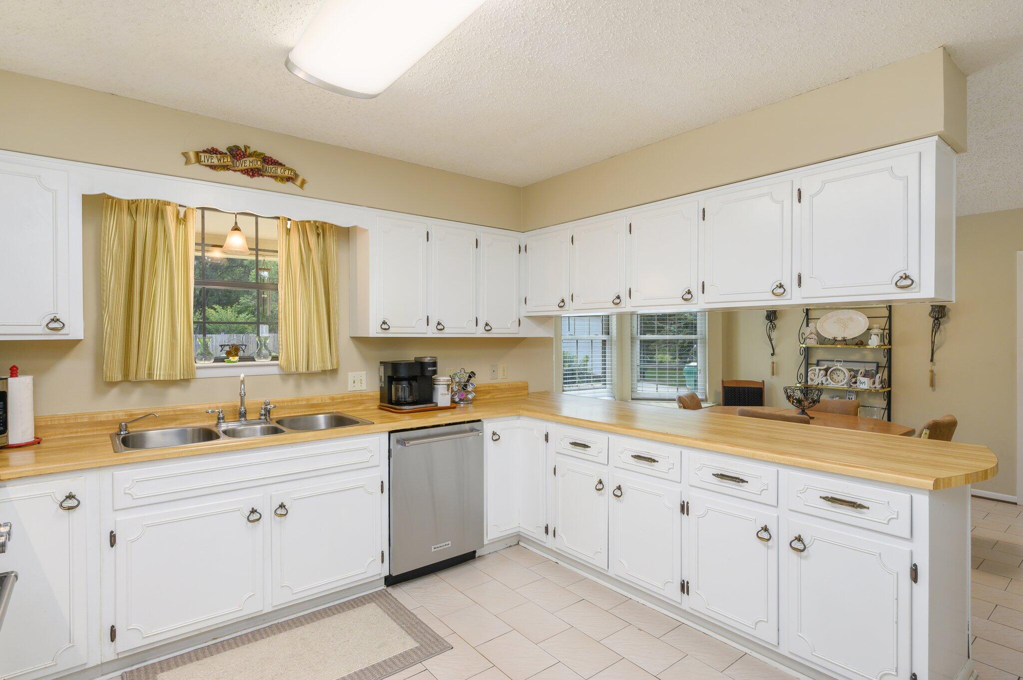 HOLLY HILLS - Residential