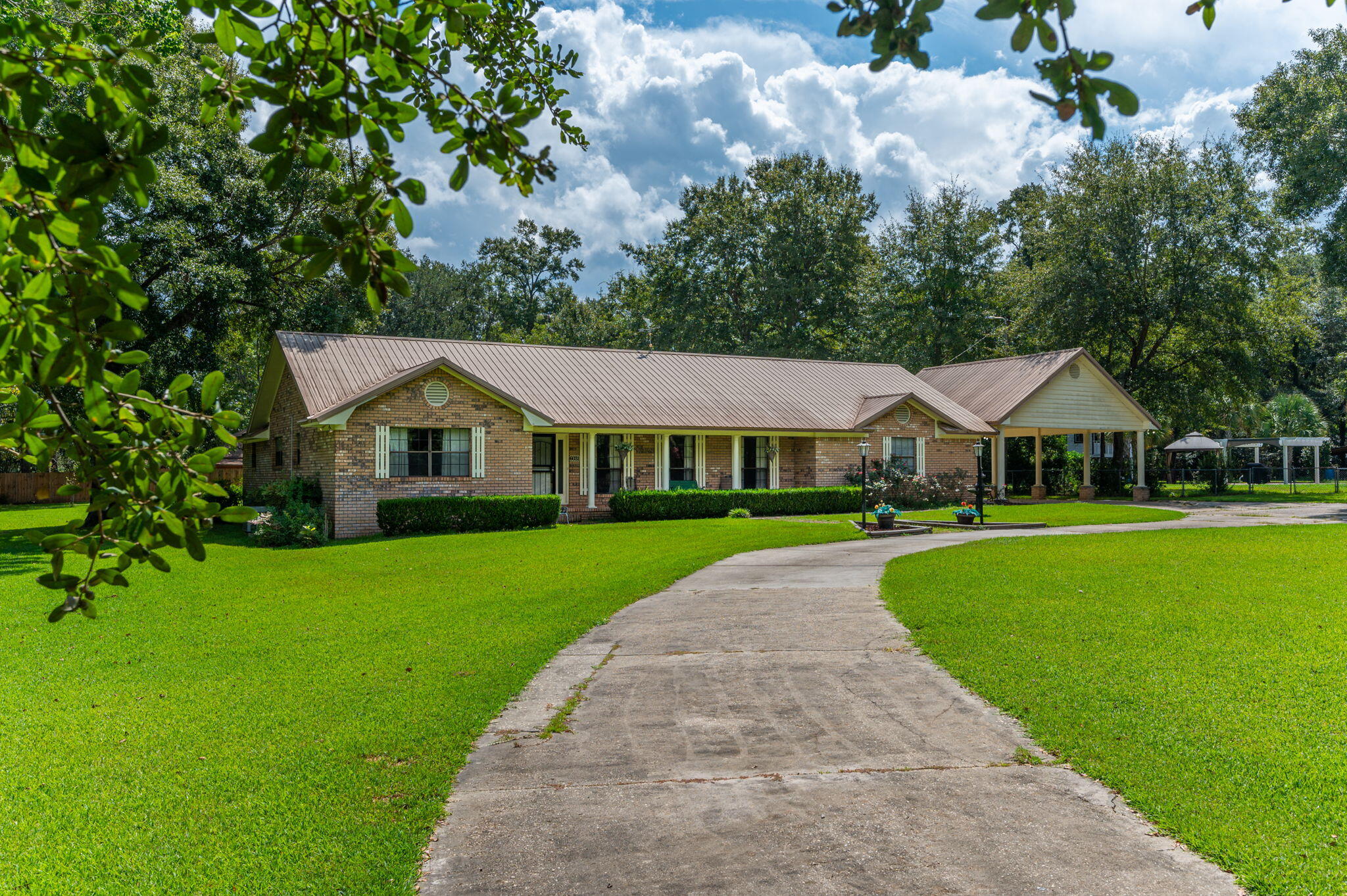 HOLLY HILLS - Residential