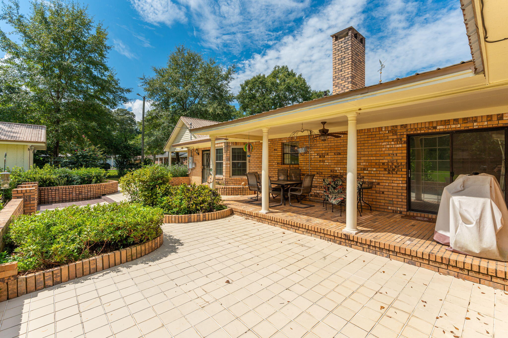 HOLLY HILLS - Residential