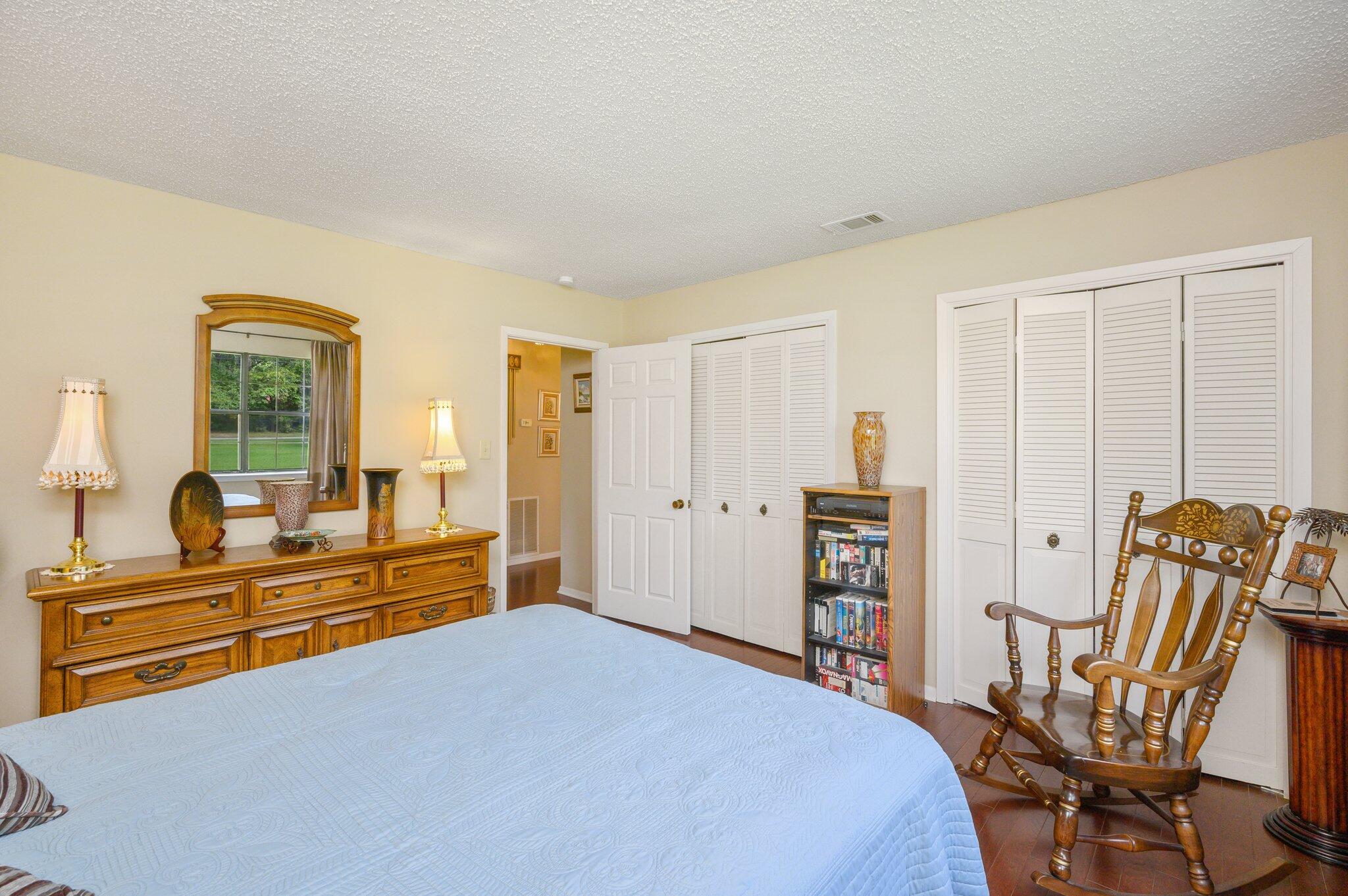 HOLLY HILLS - Residential