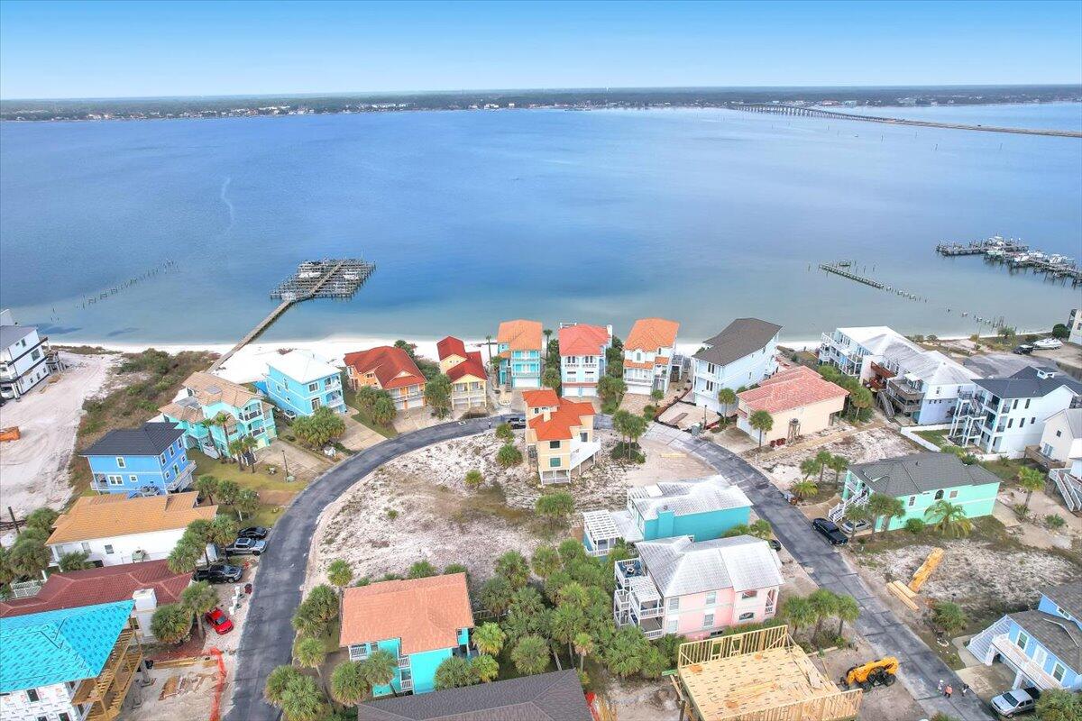 VILLAGE AT NAVARRE - Land