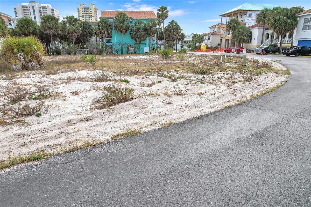 VILLAGE AT NAVARRE - Land