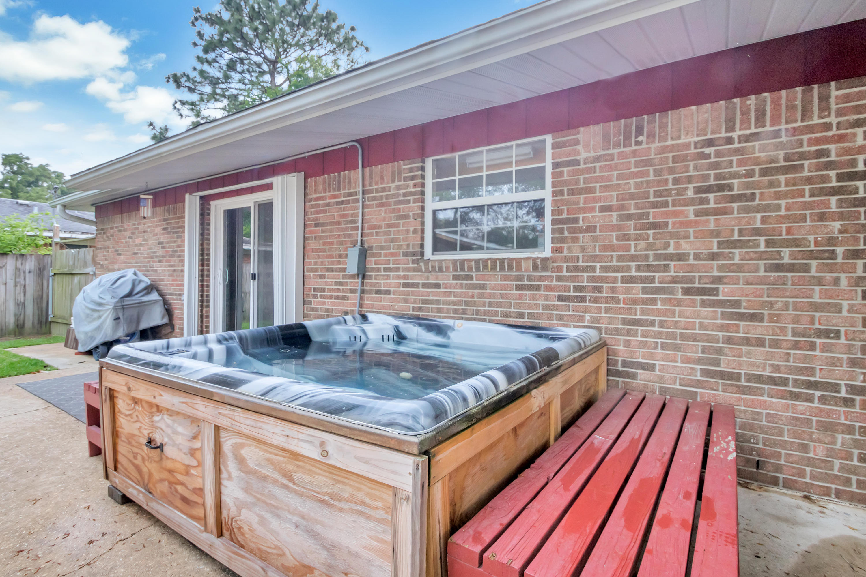 SHERWOOD FOREST - Residential