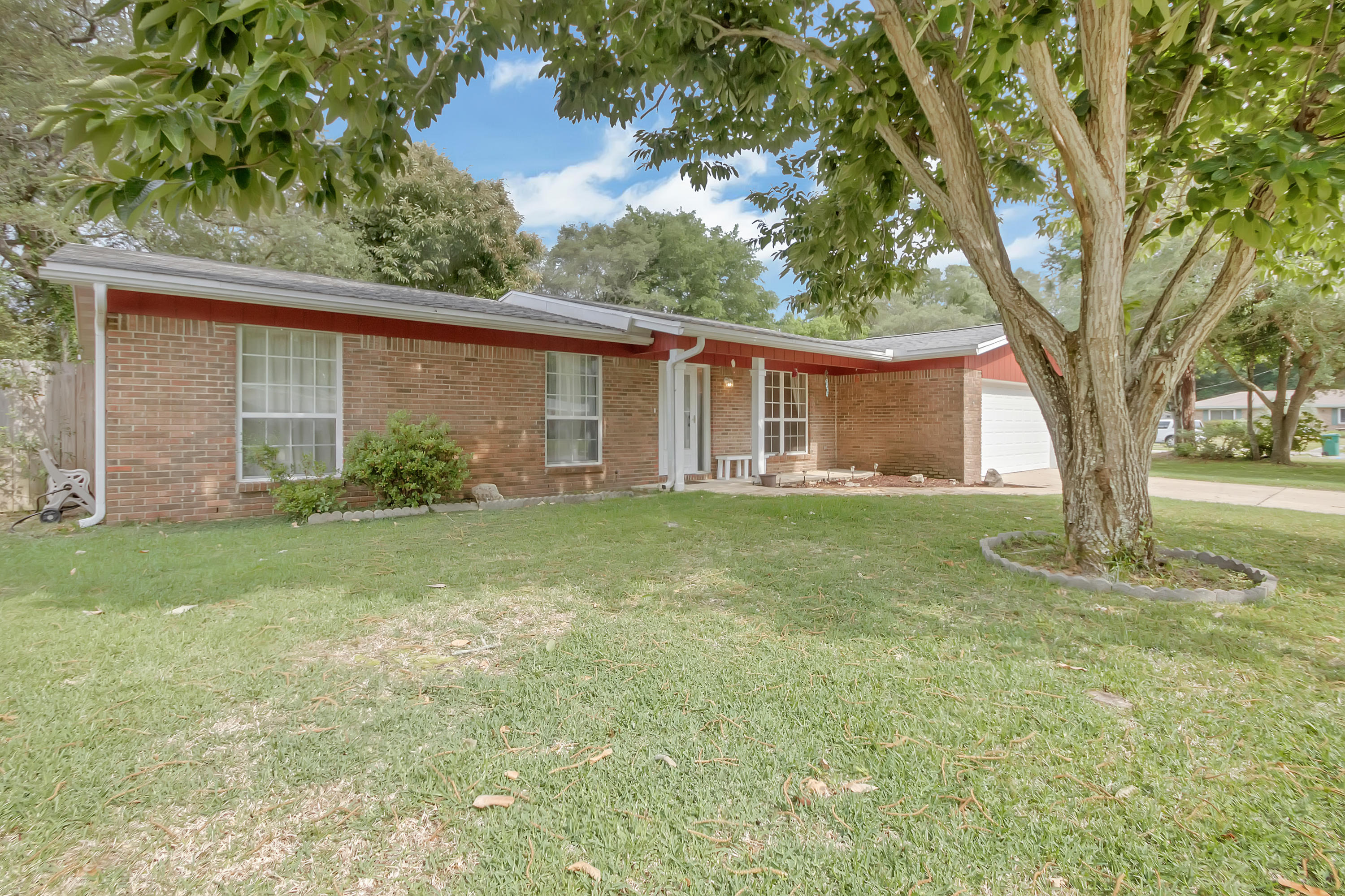 SHERWOOD FOREST - Residential