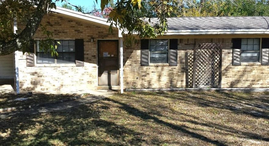 Great investment opportunity in a fantastic neighborhood. Home is in need of repair and priced accordingly. This home is located in a cul-de-sac and would be a terrific opportunity for a handyman or builder.