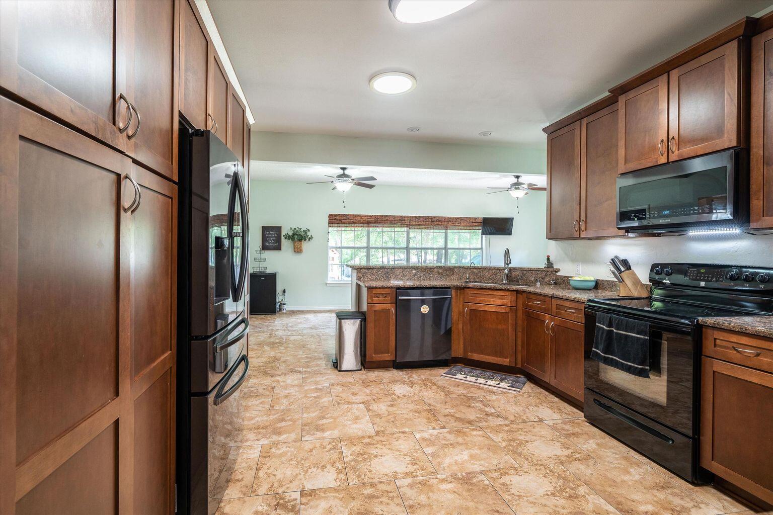 ROCKY BAYOU ESTATES 01 - Residential Lease