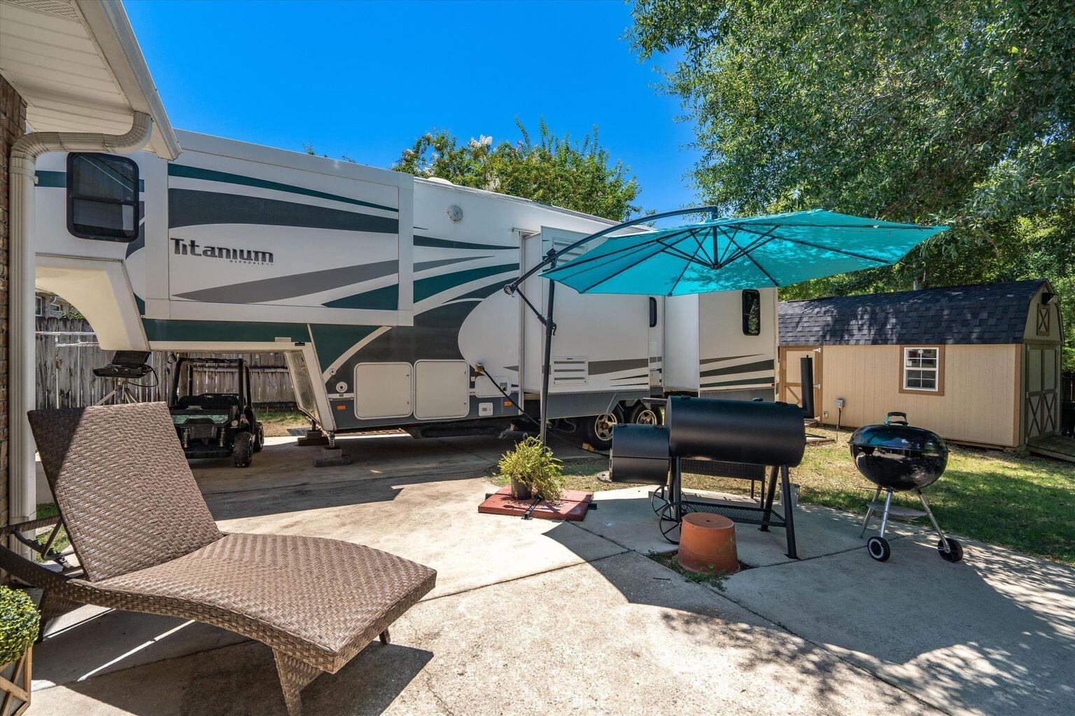 ROCKY BAYOU ESTATES 01 - Residential Lease