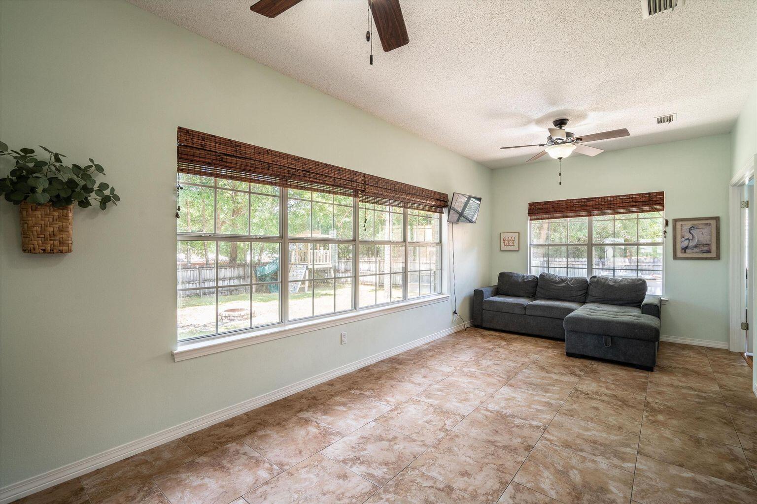 ROCKY BAYOU ESTATES 01 - Residential Lease