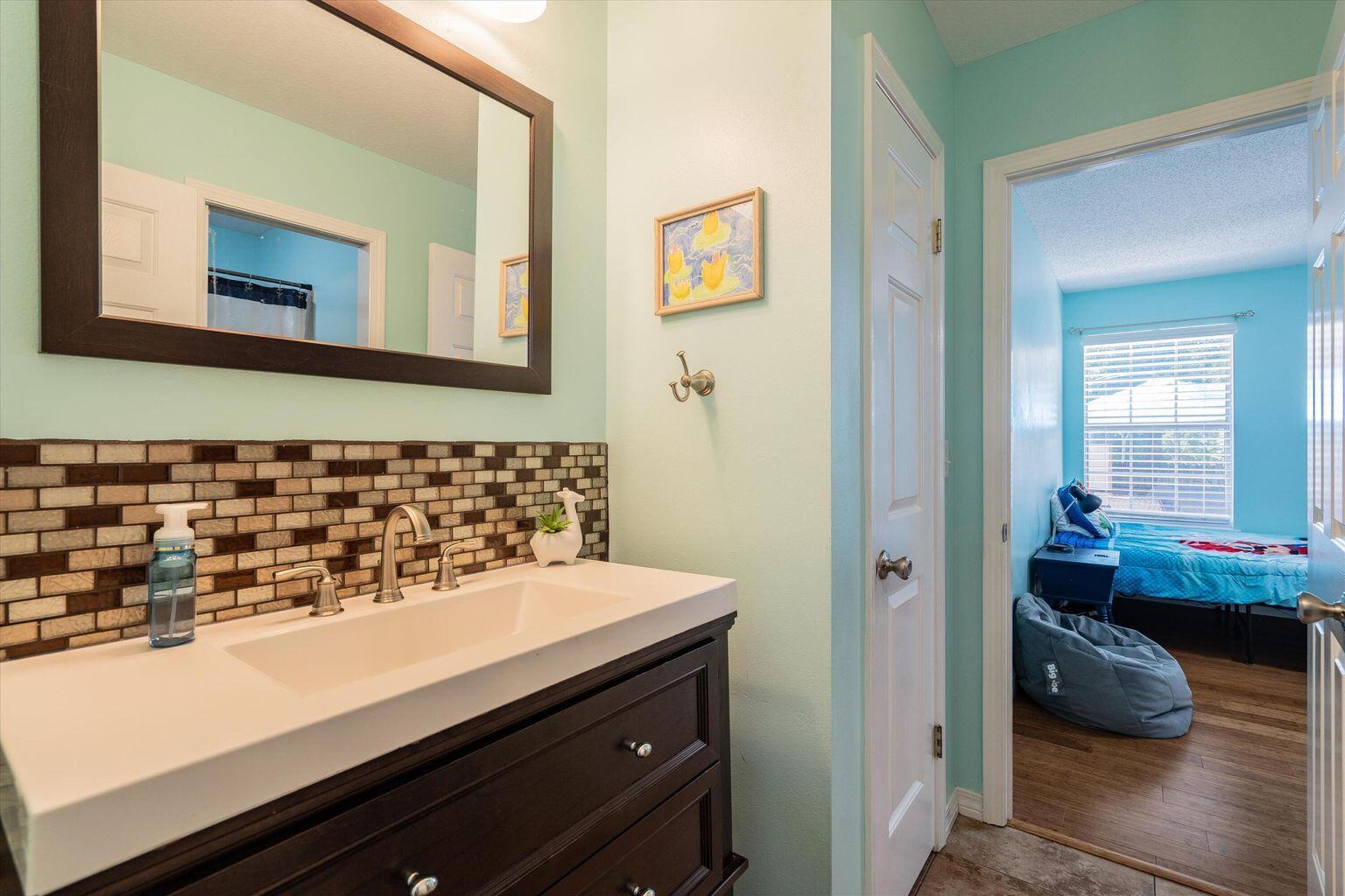 ROCKY BAYOU ESTATES 01 - Residential Lease