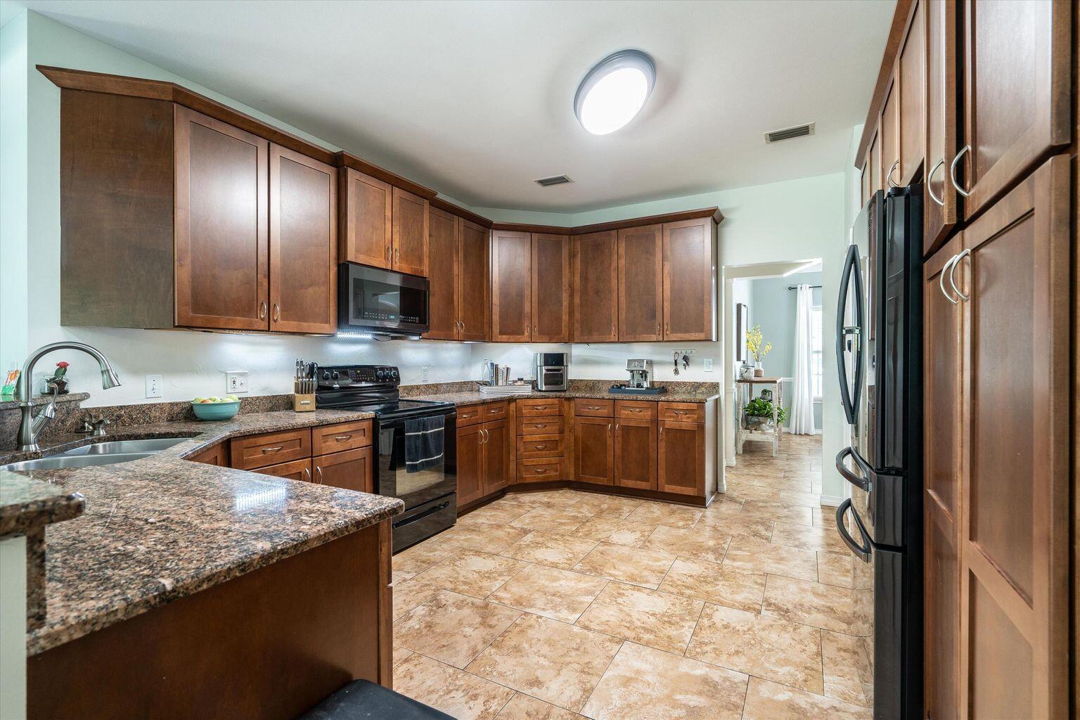ROCKY BAYOU ESTATES 01 - Residential Lease