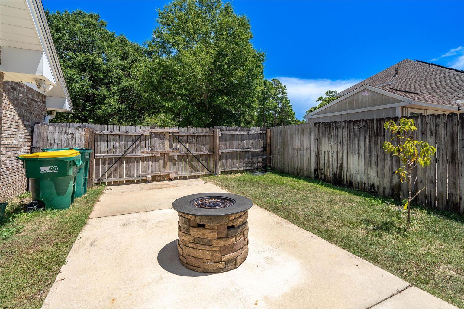 ROCKY BAYOU ESTATES 01 - Residential Lease
