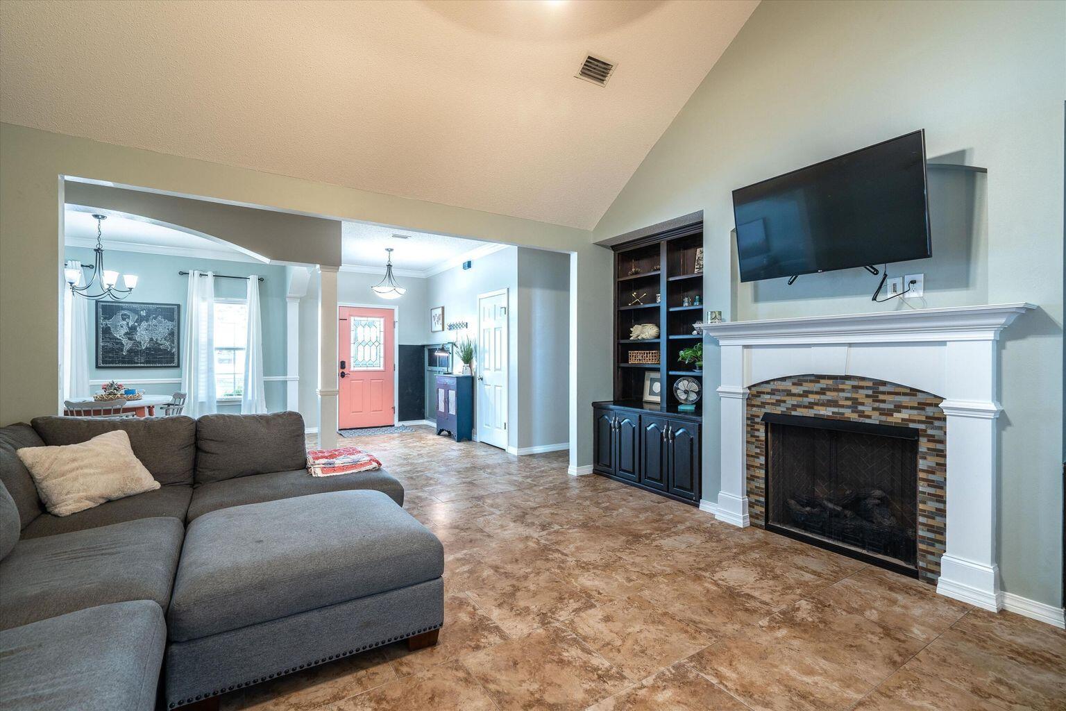 ROCKY BAYOU ESTATES 01 - Residential Lease
