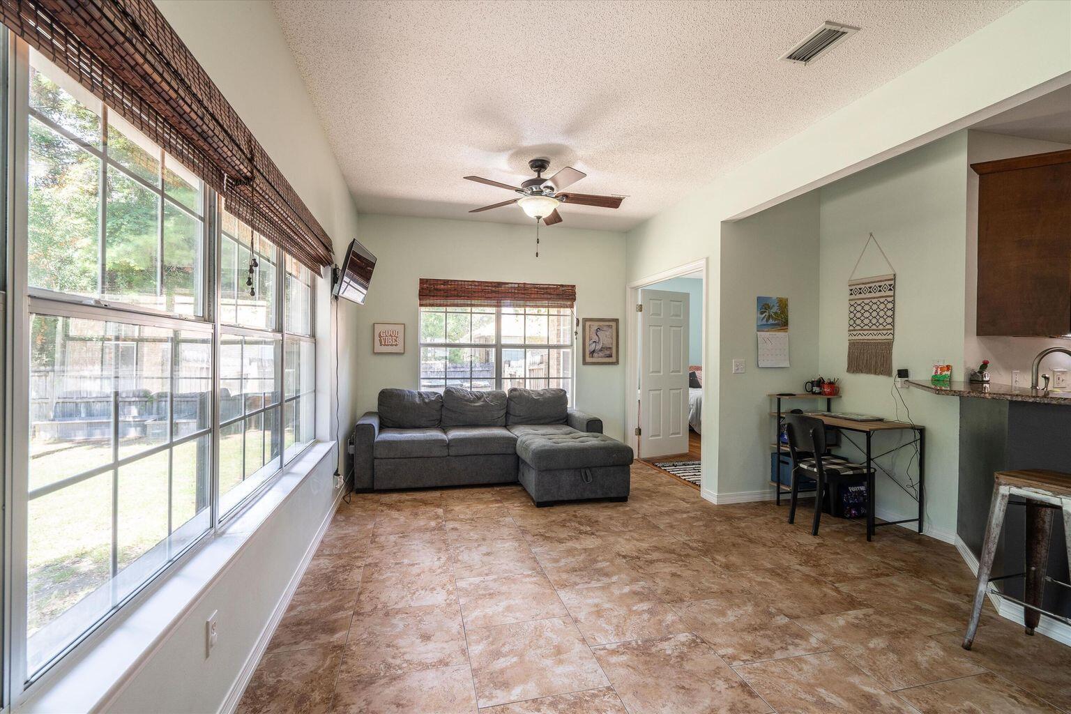 ROCKY BAYOU ESTATES 01 - Residential Lease
