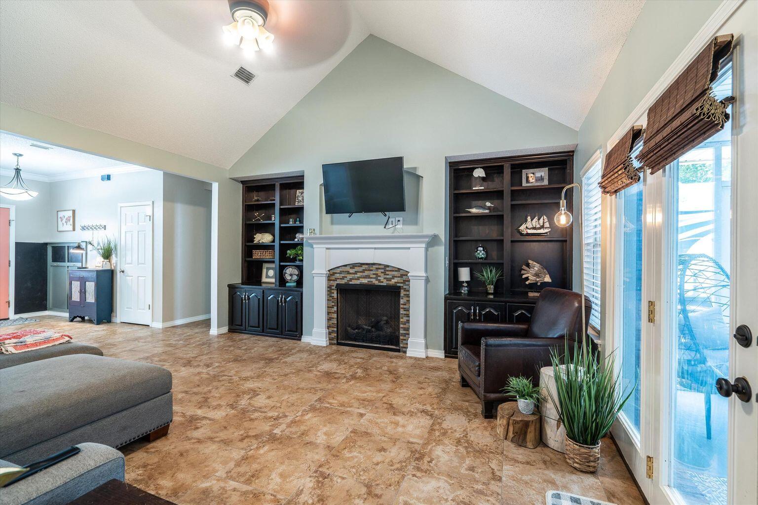 ROCKY BAYOU ESTATES 01 - Residential Lease