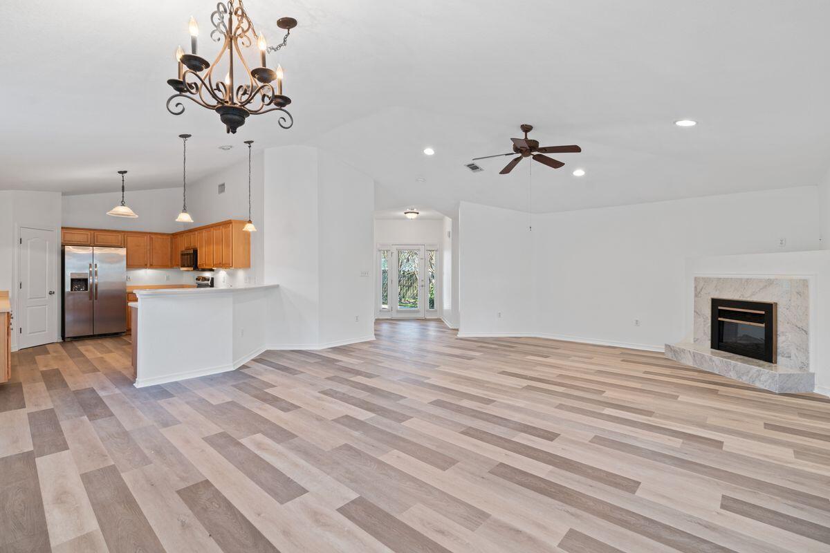 EMERALD LAKES PH 1 - Residential