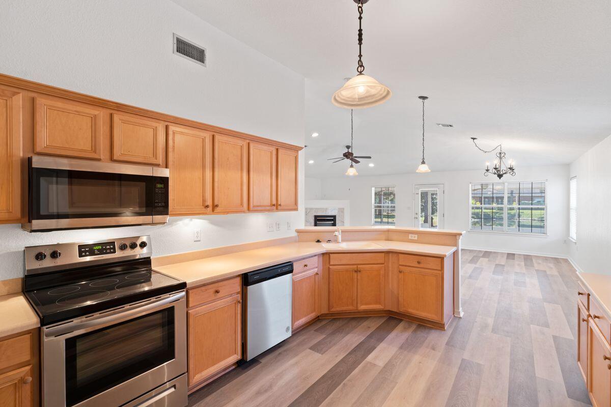 EMERALD LAKES PH 1 - Residential