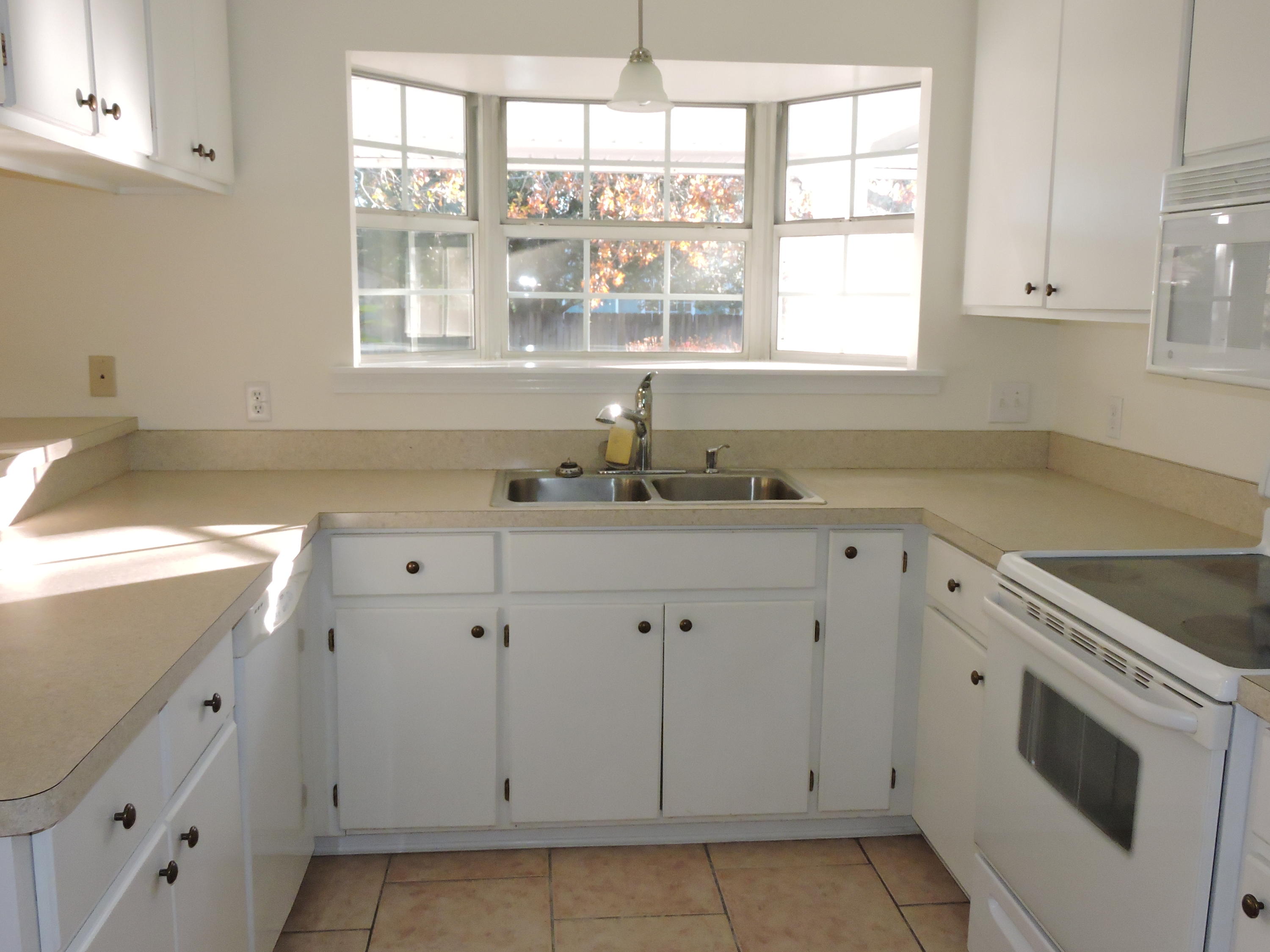 COUNTRYVIEW ESTATES 5TH ADDN - Residential Lease