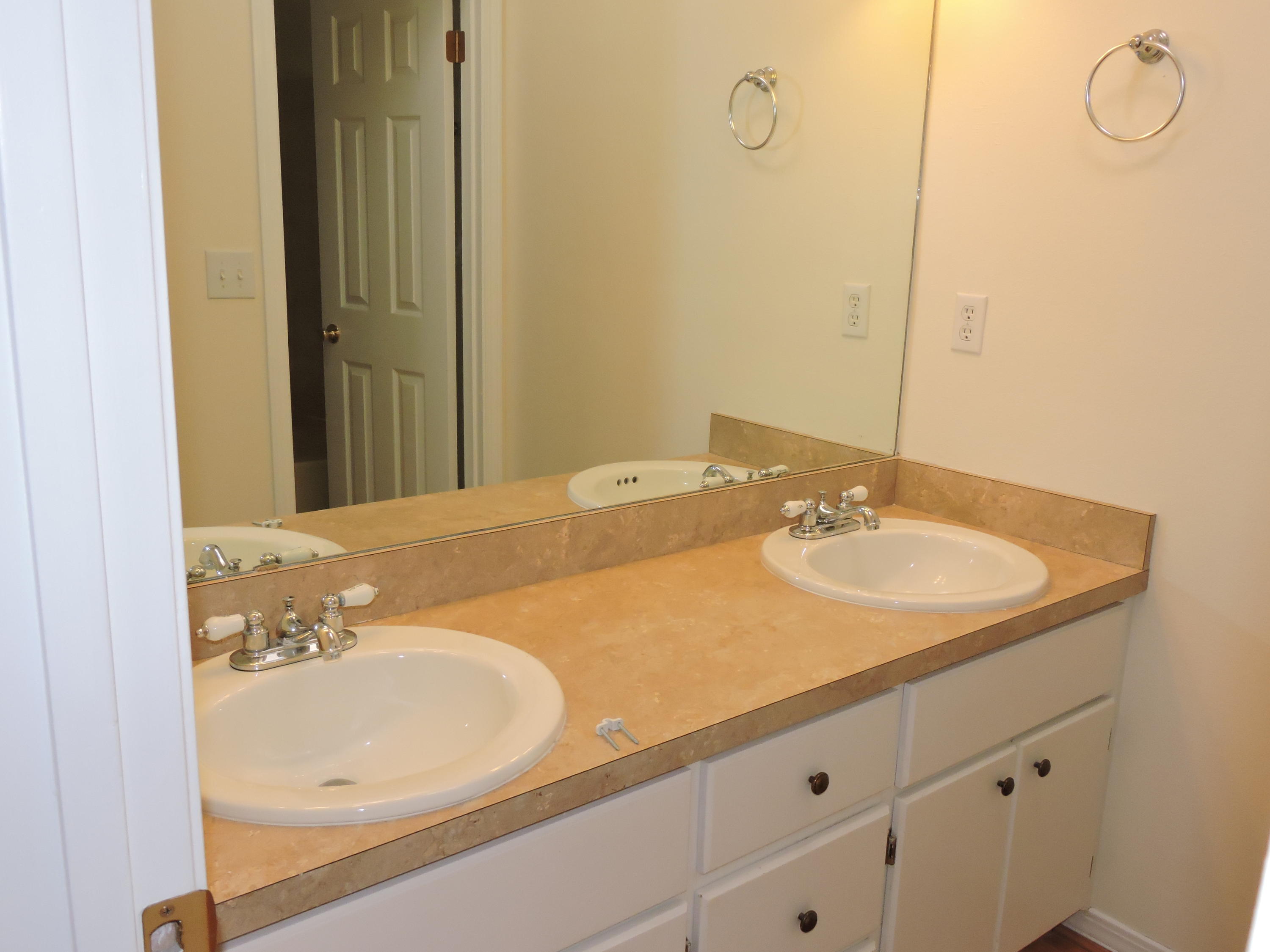 COUNTRYVIEW ESTATES 5TH ADDN - Residential Lease