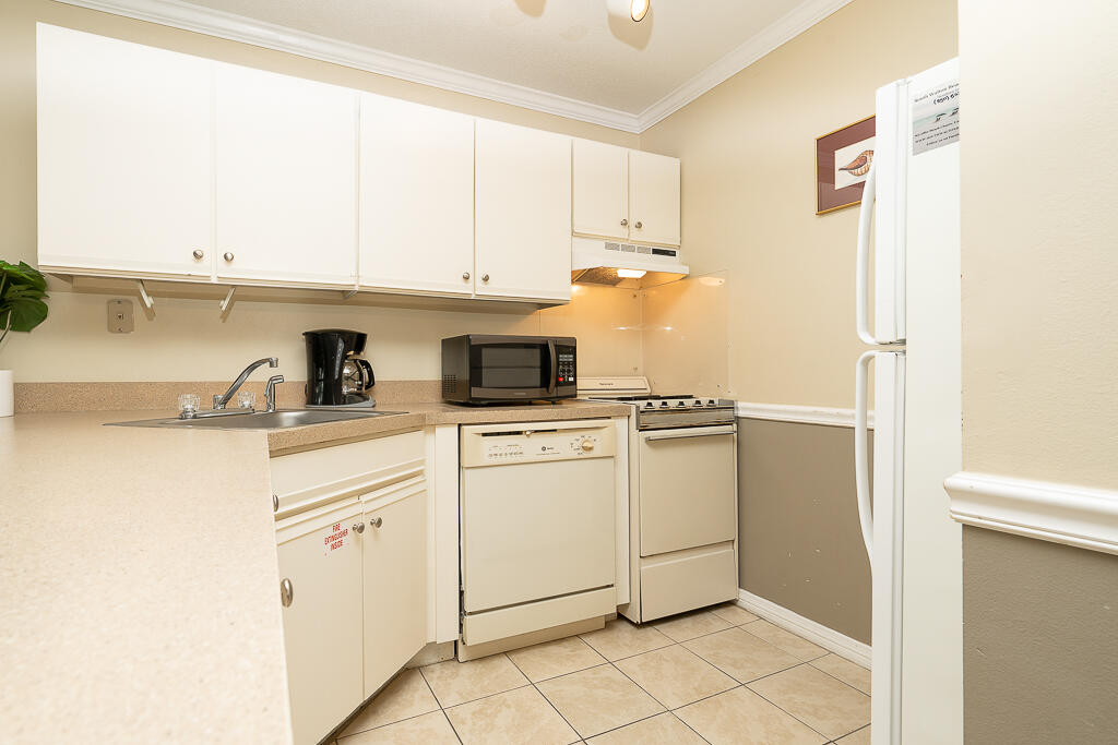 HIDDEN BEACH VILLAS CONDO - Residential