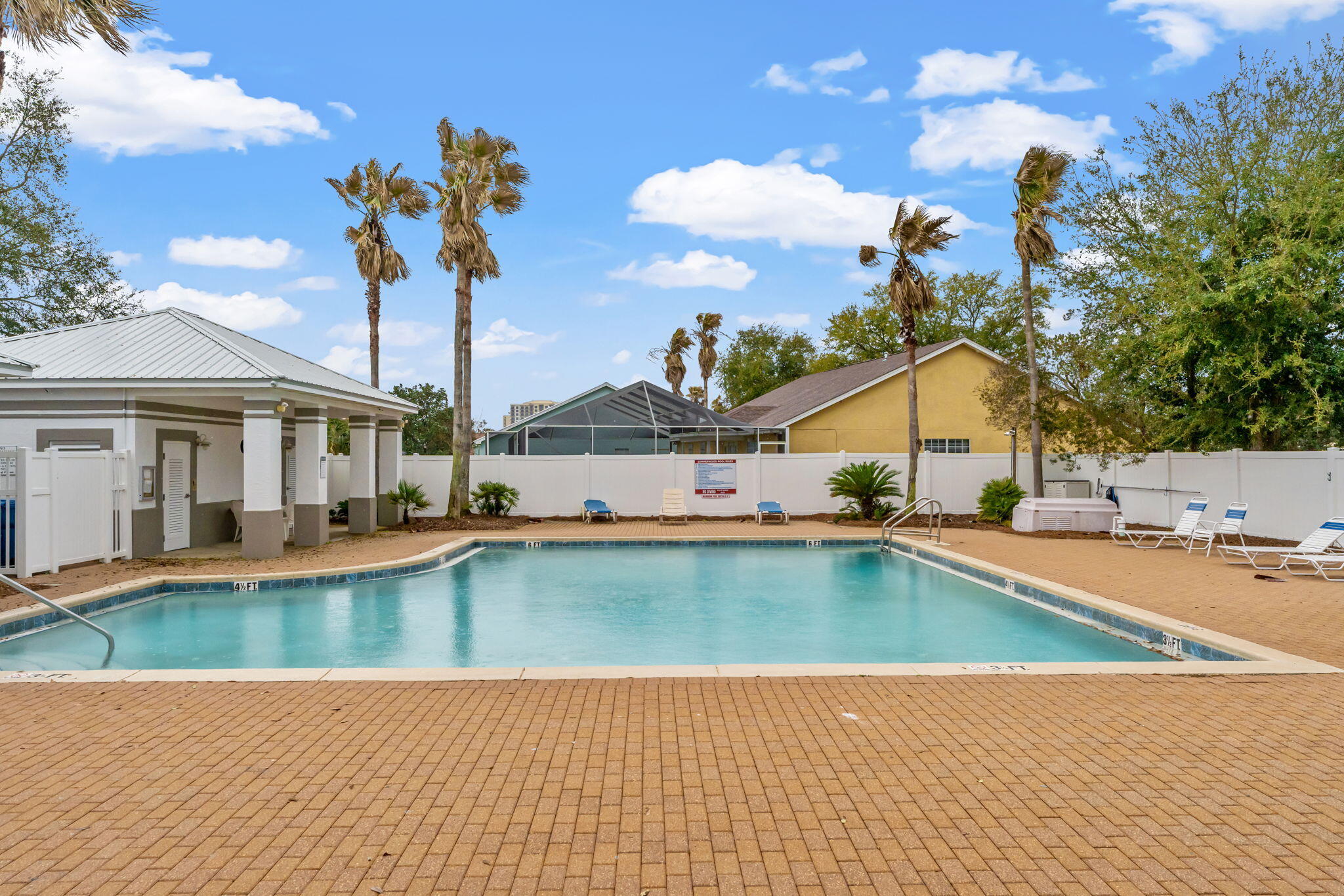 SUMMERWOOD - Residential