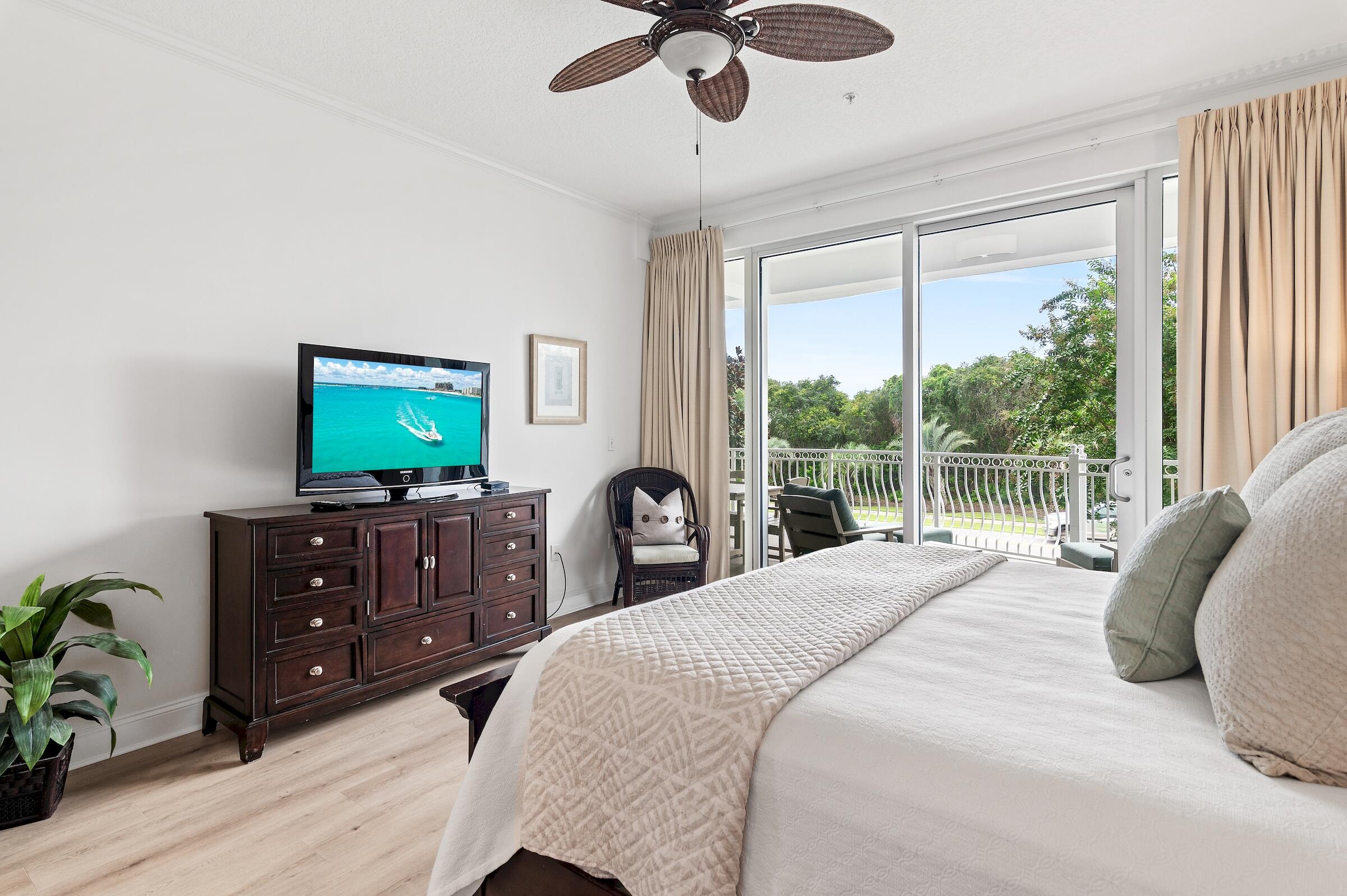 ALEXANDER AT PALM COURT - Residential
