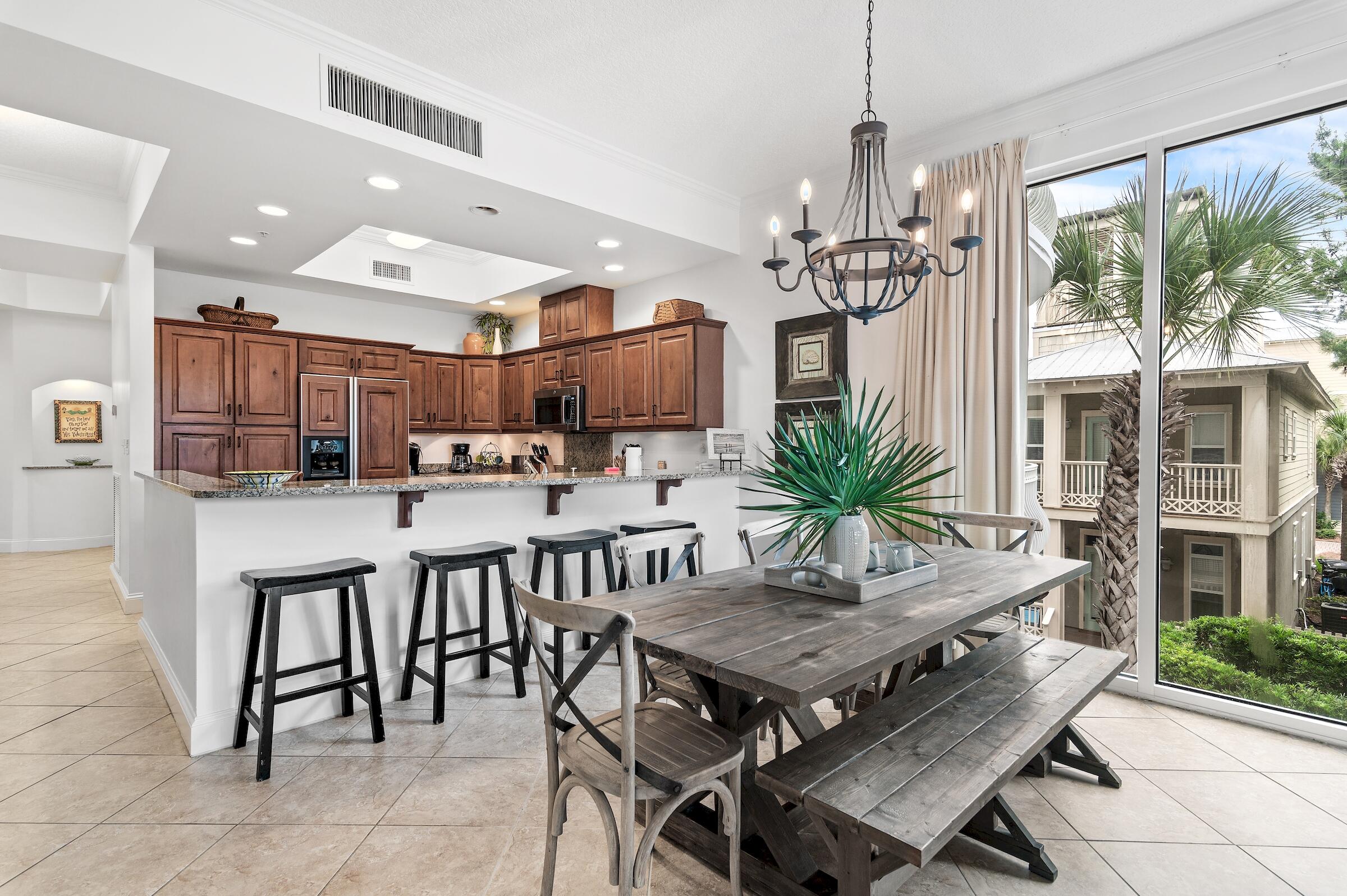 ALEXANDER AT PALM COURT - Residential