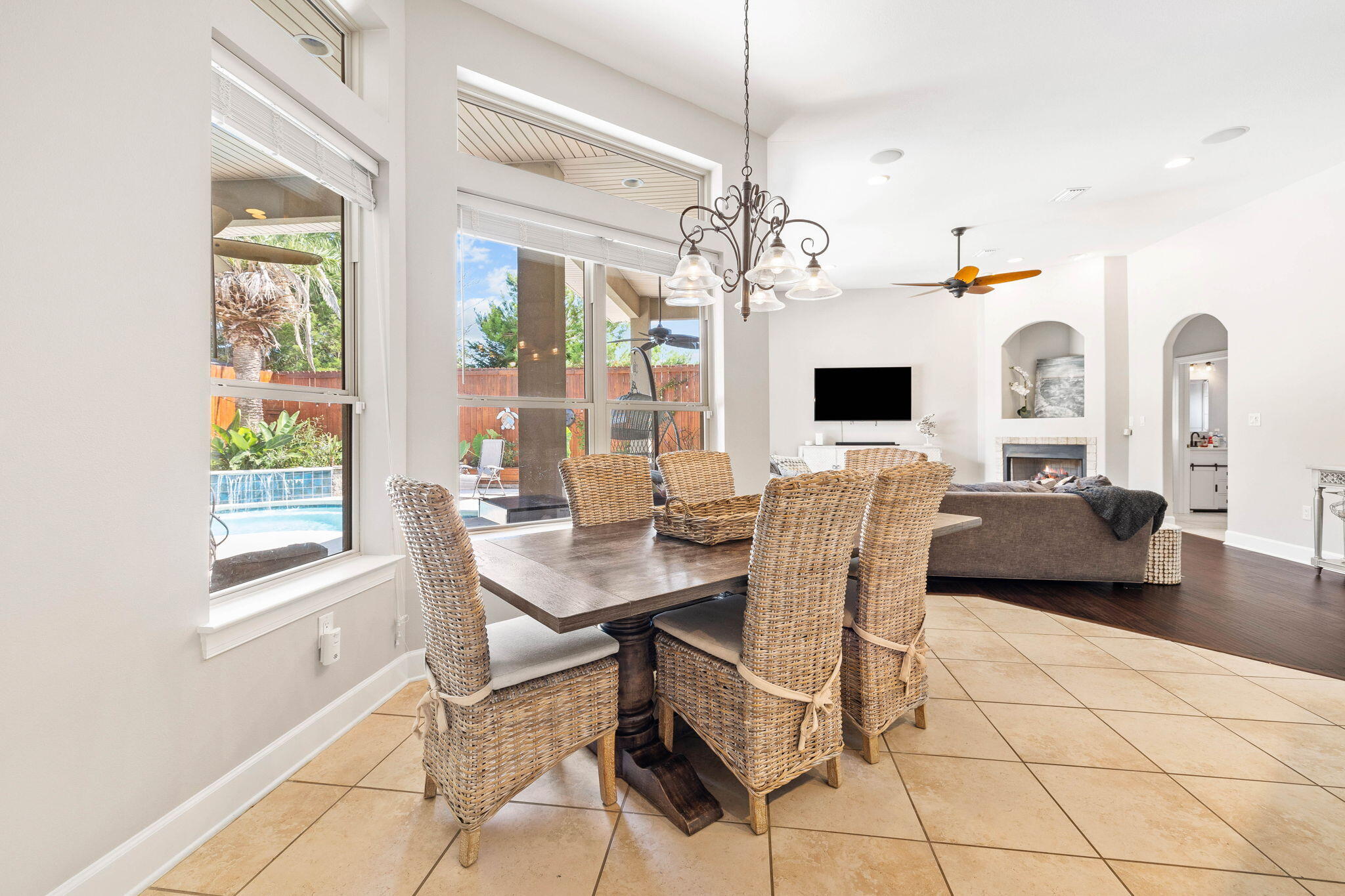 CHARDONNAY ESTATES - Residential