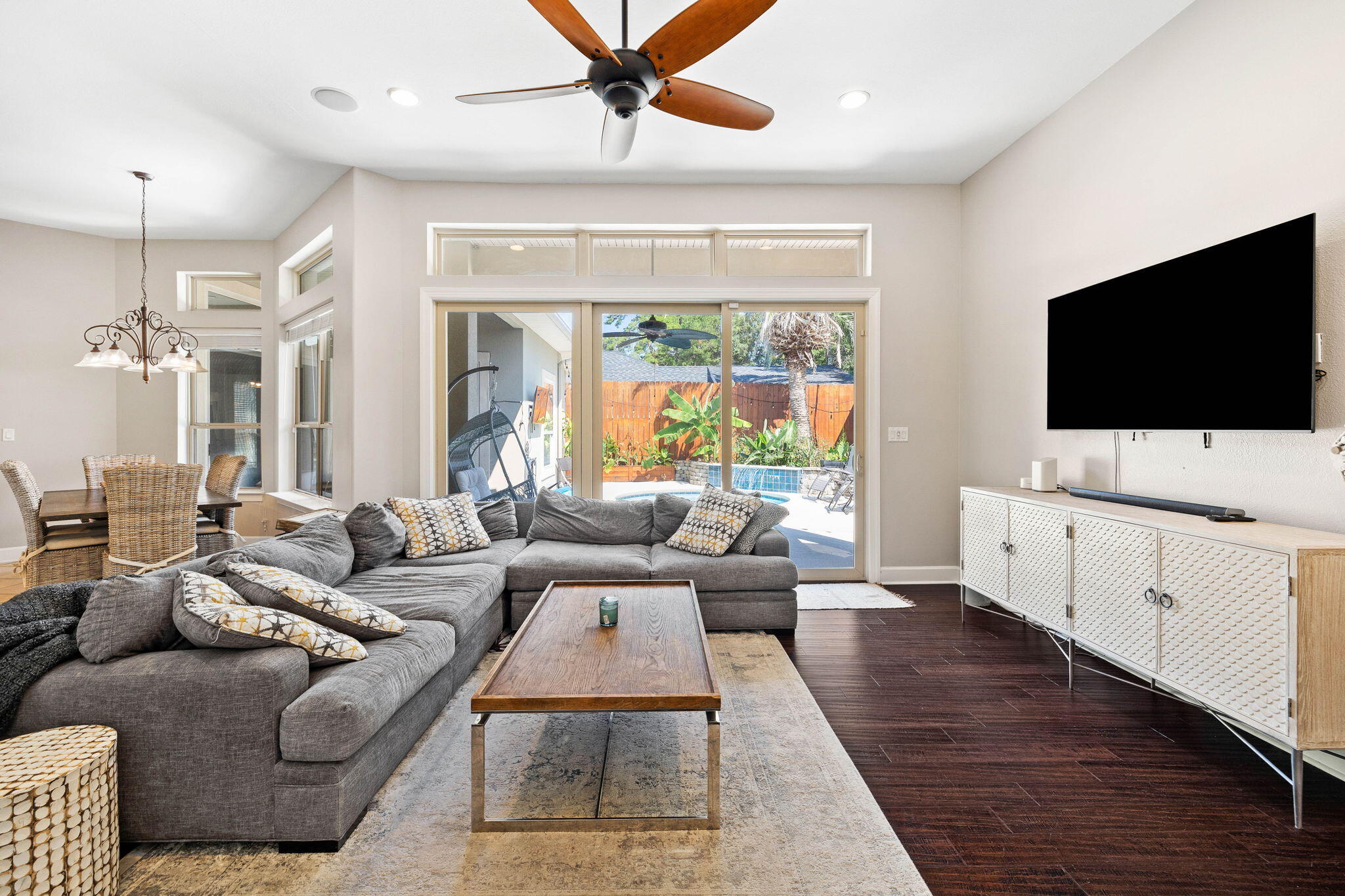 CHARDONNAY ESTATES - Residential