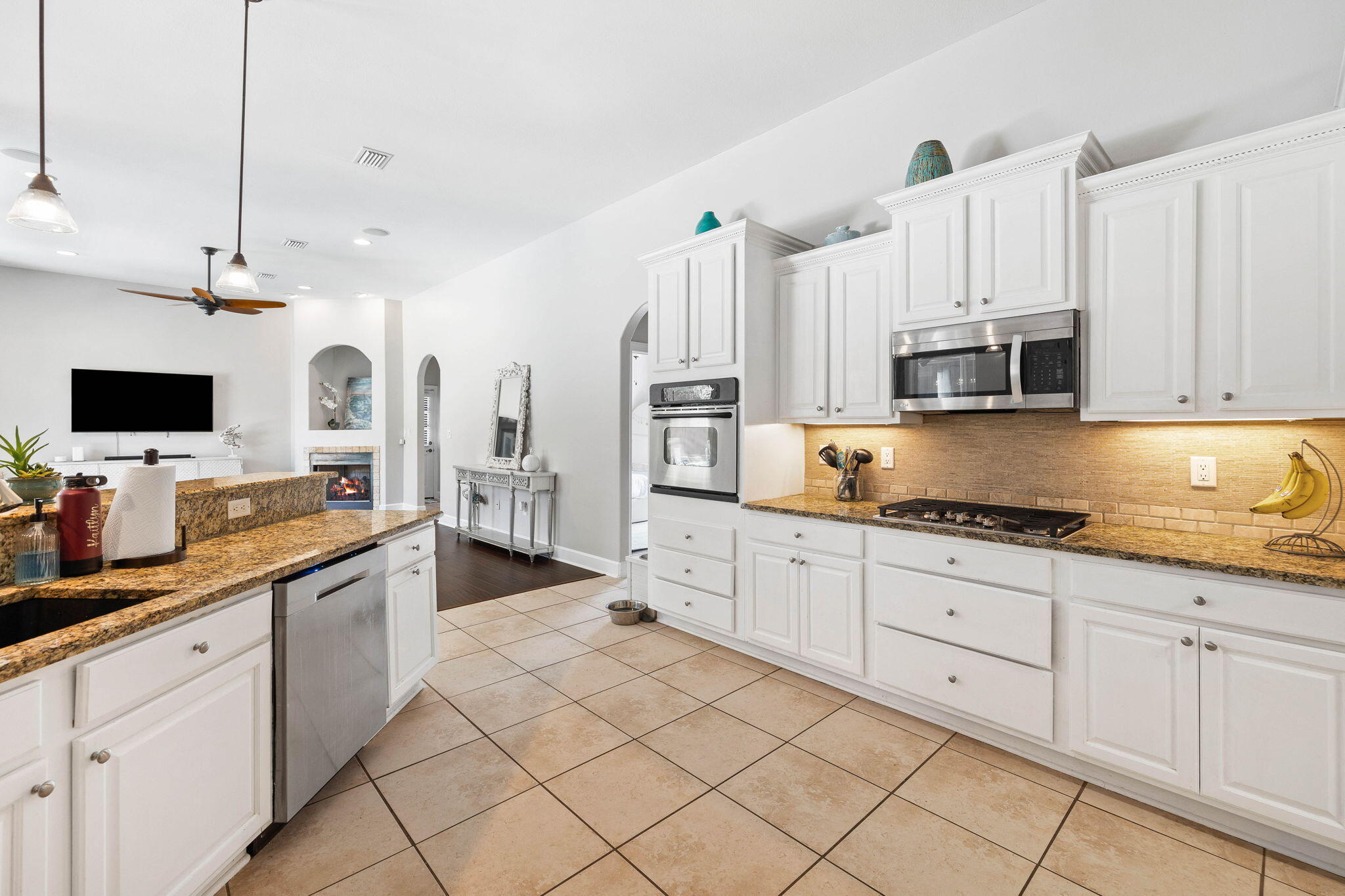 CHARDONNAY ESTATES - Residential