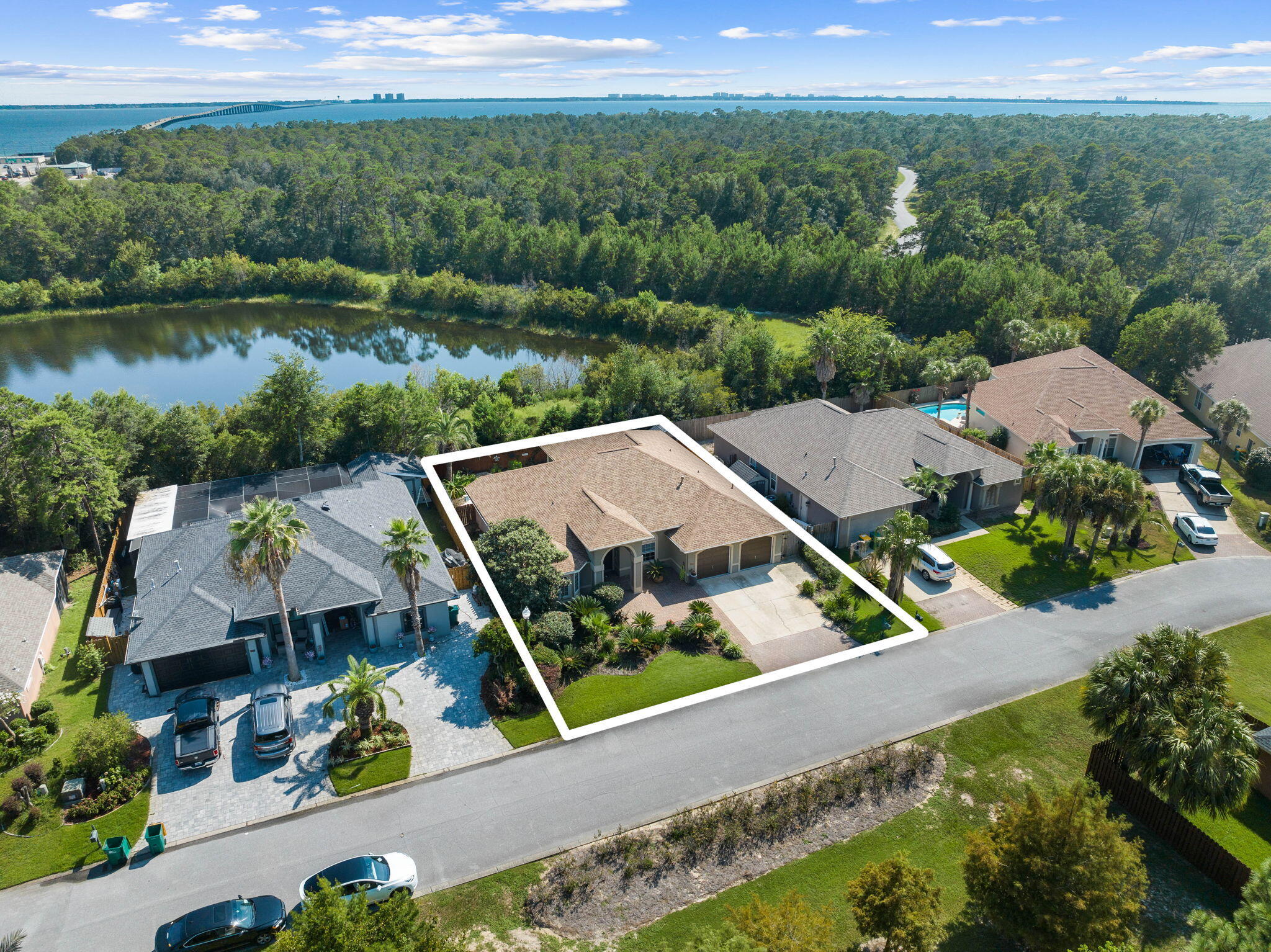 CHARDONNAY ESTATES - Residential