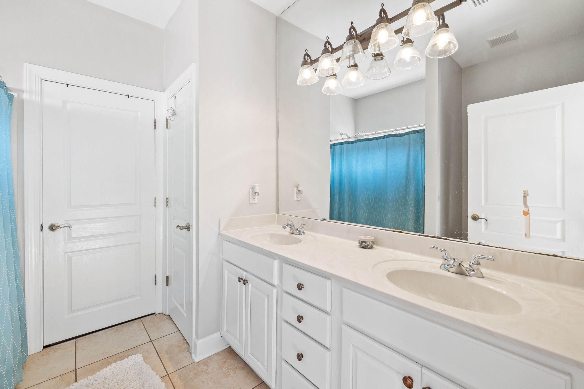CHARDONNAY ESTATES - Residential