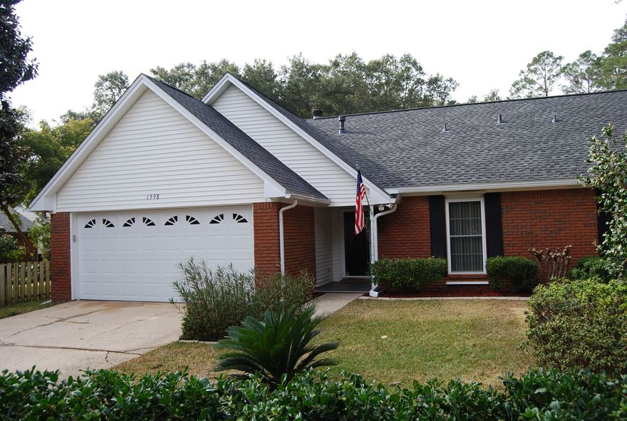 Extra Large Lot - 4 Bedroom Home - Bluewater Bay Elementary School. Great Location Walk to Shopping, Doctors, Banks etc. Backyard has a Privacy Fence and a Park Like Setting and kids can walk to BWB Elementary school. Kitchen has a center island for prepping food, stainless gas stove, stainless 3 drawer refridgerator and a stainless dishwasher. A breakfast Nook overlooking the backyard, Living room and Sun rook, Woodburning Fire Place, 3 full baths, 3 bedrooms downstairs plus a bedroom w/bath upstairs. Windows are newer, roof is newer a two car garage, great landscaping and lots of privacy.