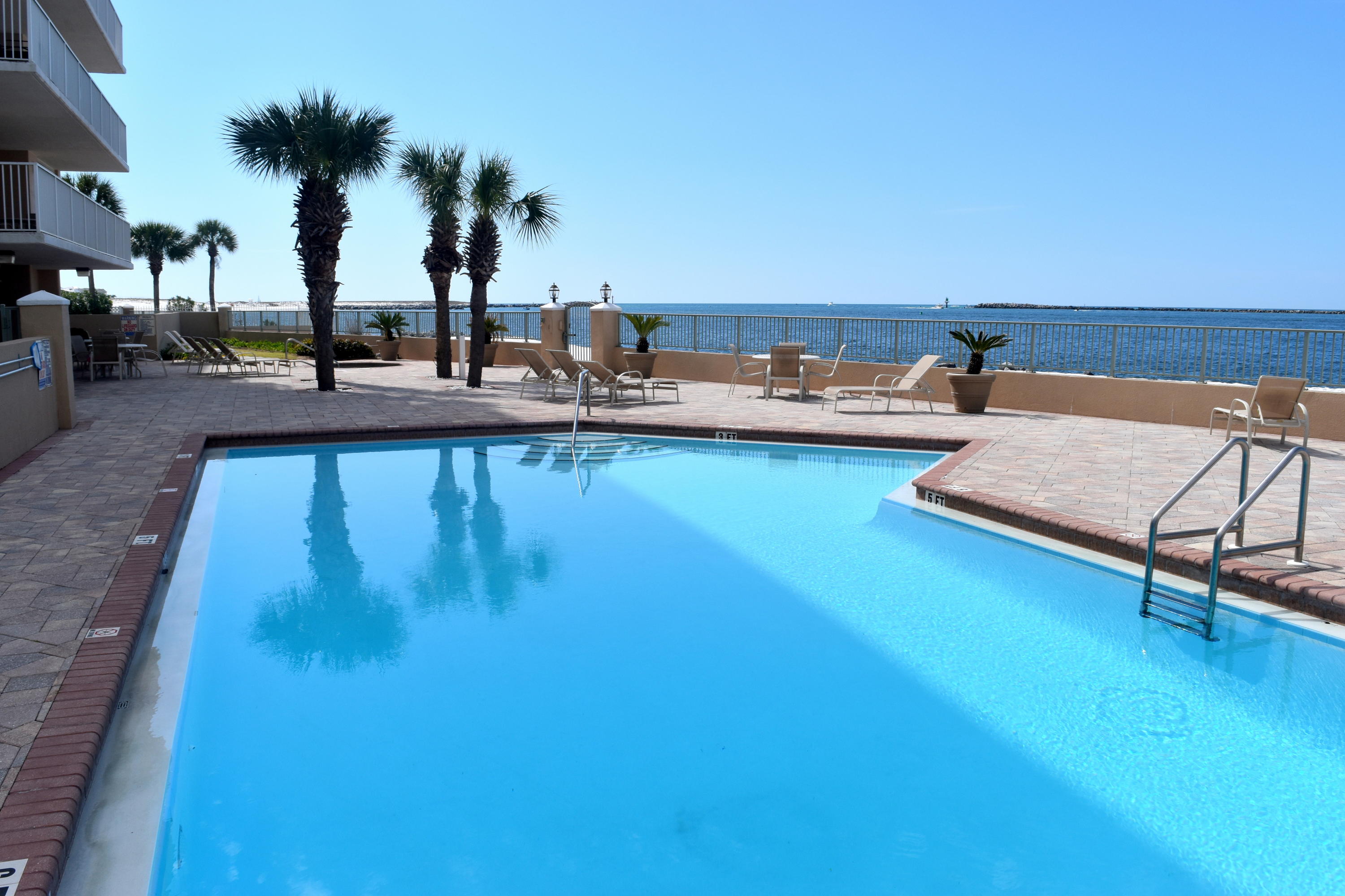 WATERVIEW TOWERS - Residential