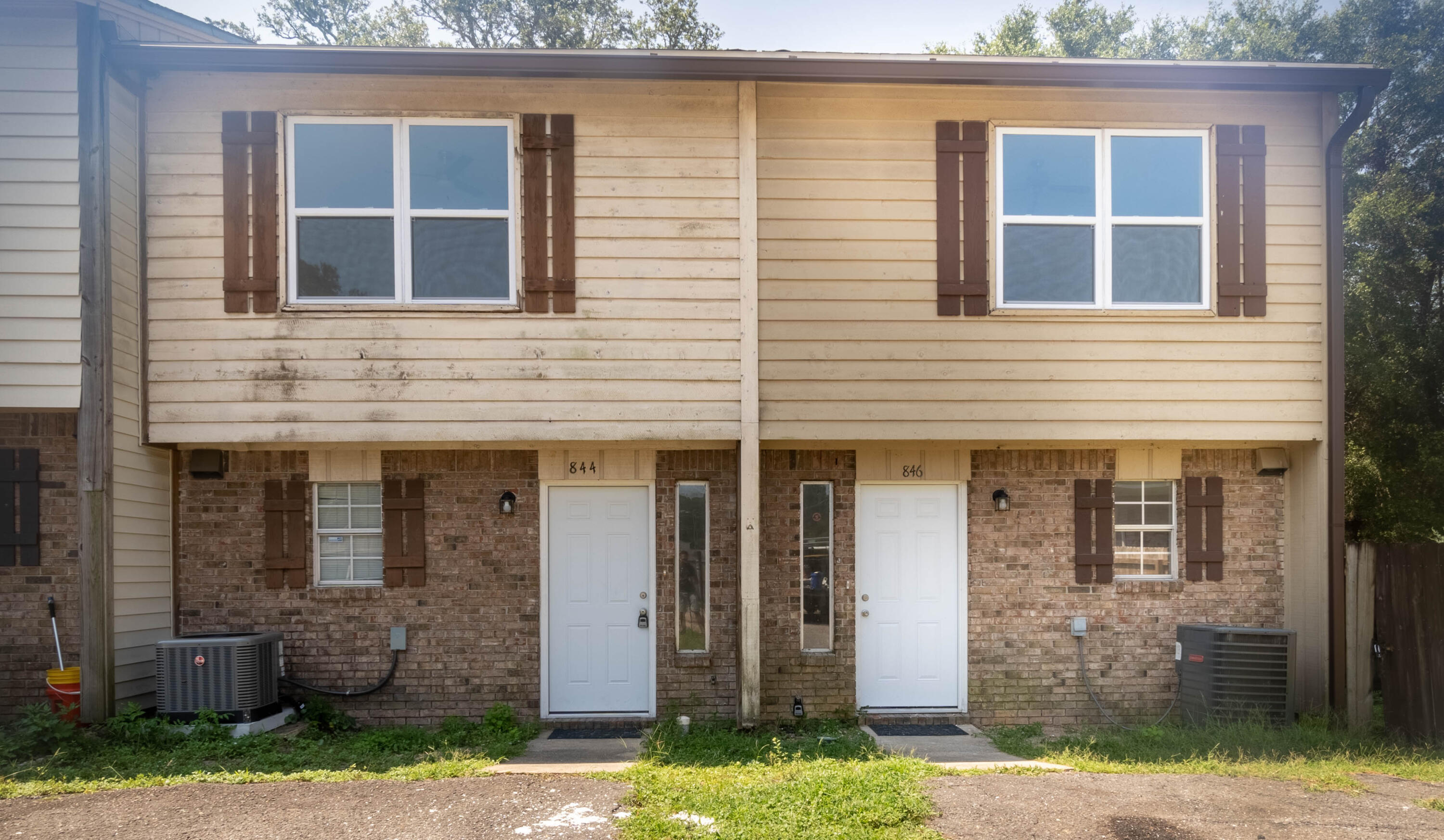 Investment opportunity!! You have a Golf Course view right out of your backyard.New Paint, New Floors, Roof Shingles two and a half years old,  New AC and a Newer Water heater. Cash Buyers Only! Photos coming soon and showings start Friday.