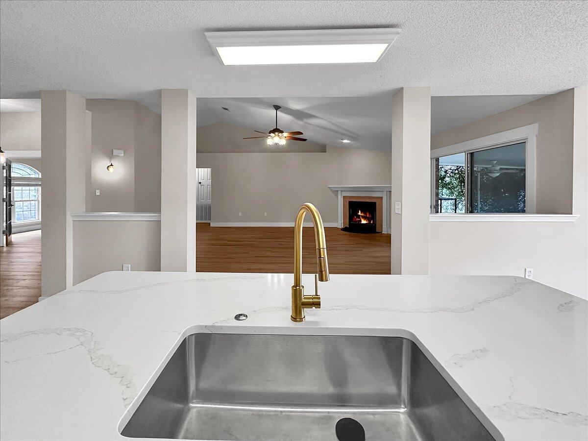 HOLLEY BY THE SEA - Residential