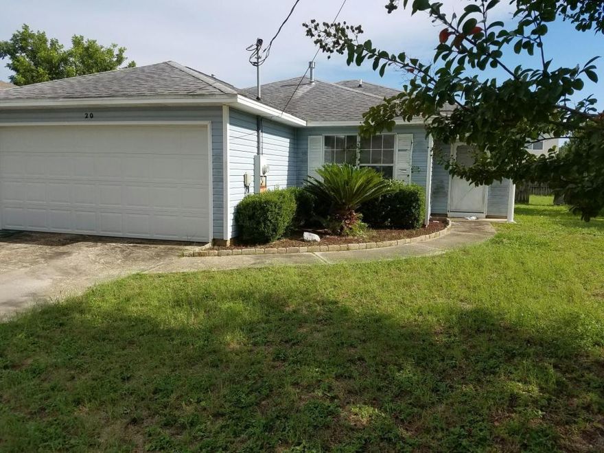 Short Sale. Cute home convenient to Hurlburt Field. Open floor plan. Needs some TLC. Buyer to verify all pertinent information including square footage and lot dimensions. Property to be sold as is.