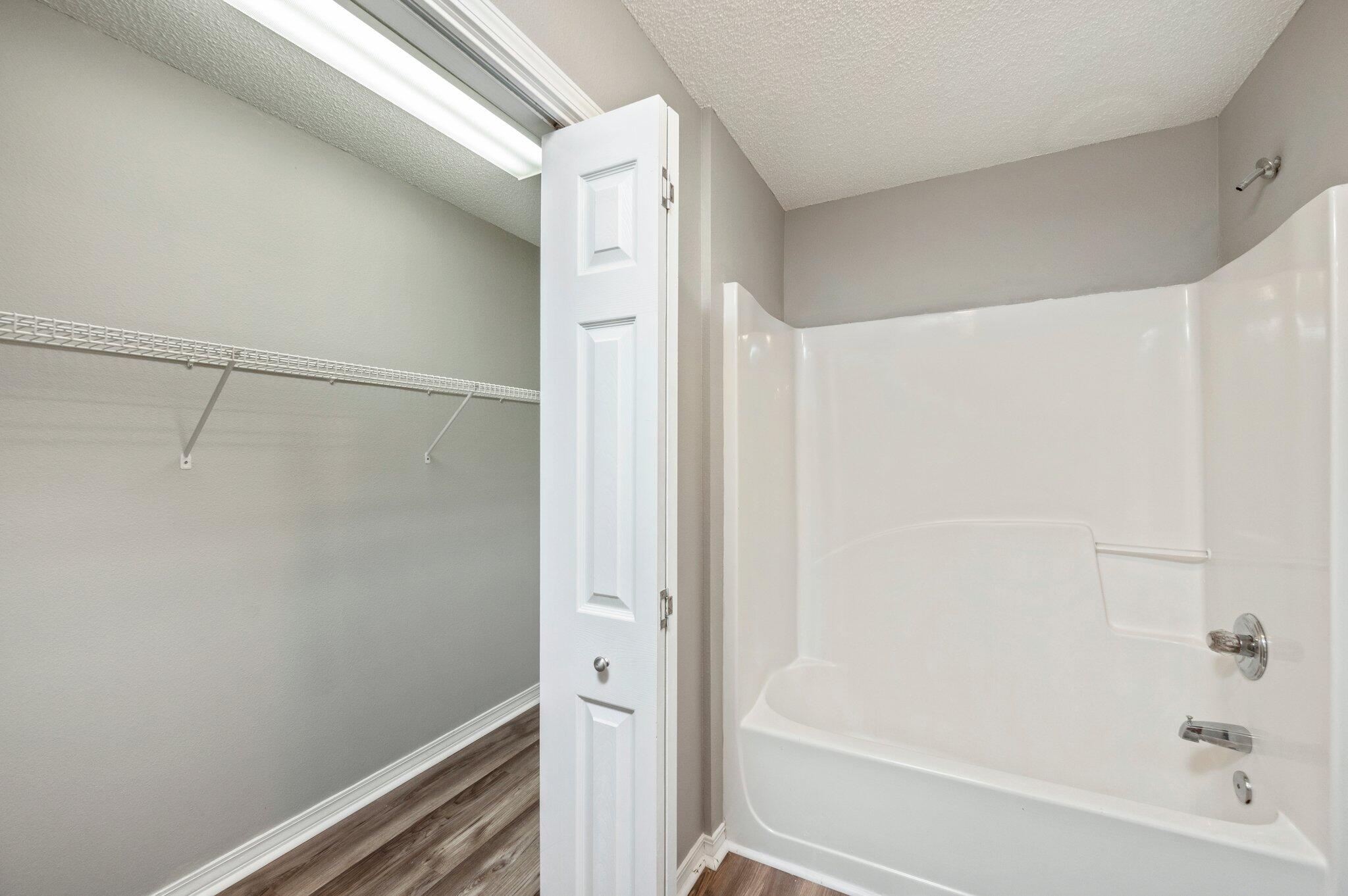 SULLIVANS ADDN TO CRESTVIEW - Residential