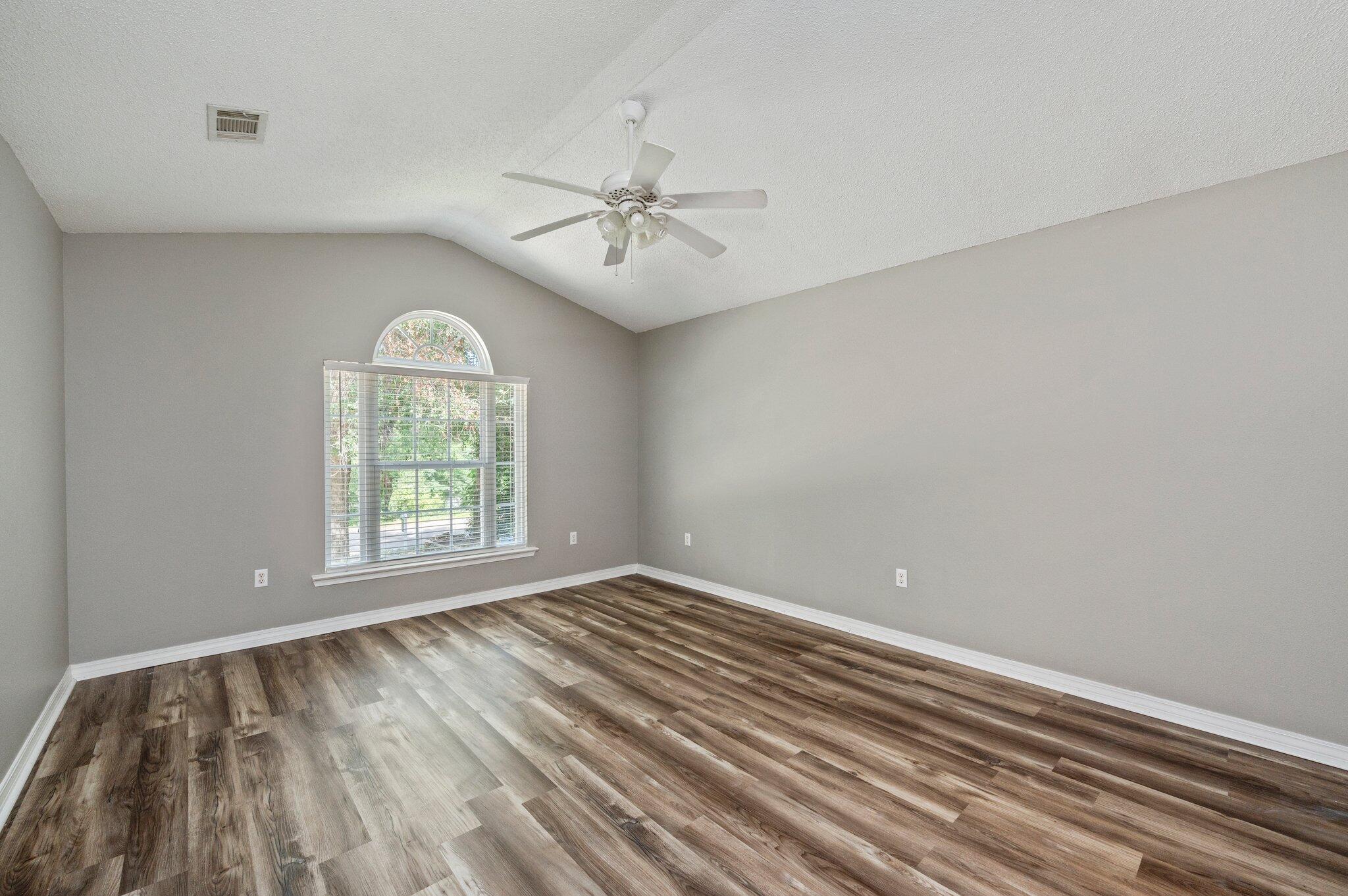 SULLIVANS ADDN TO CRESTVIEW - Residential