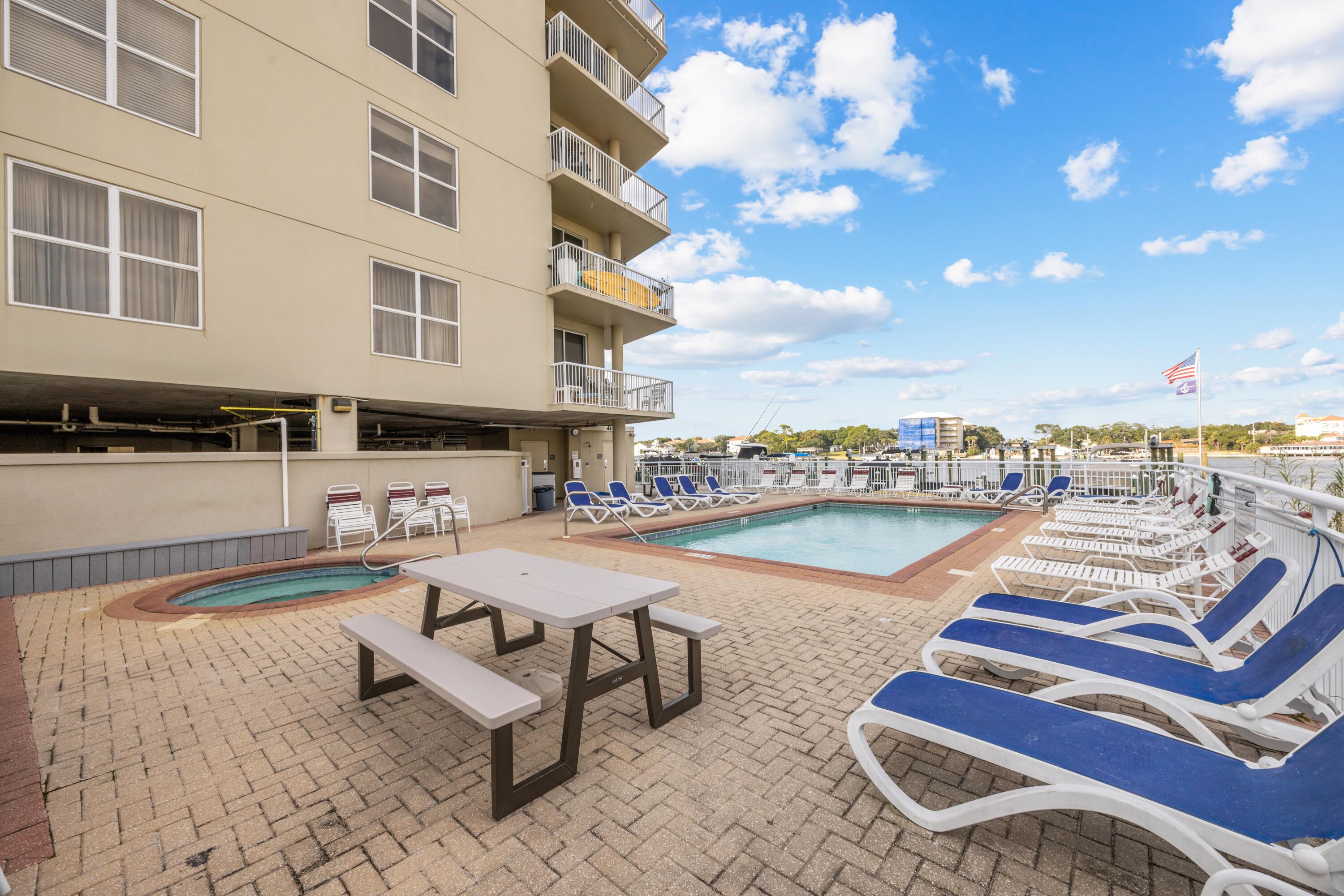 PALM COURT YACHT CLUB - Residential