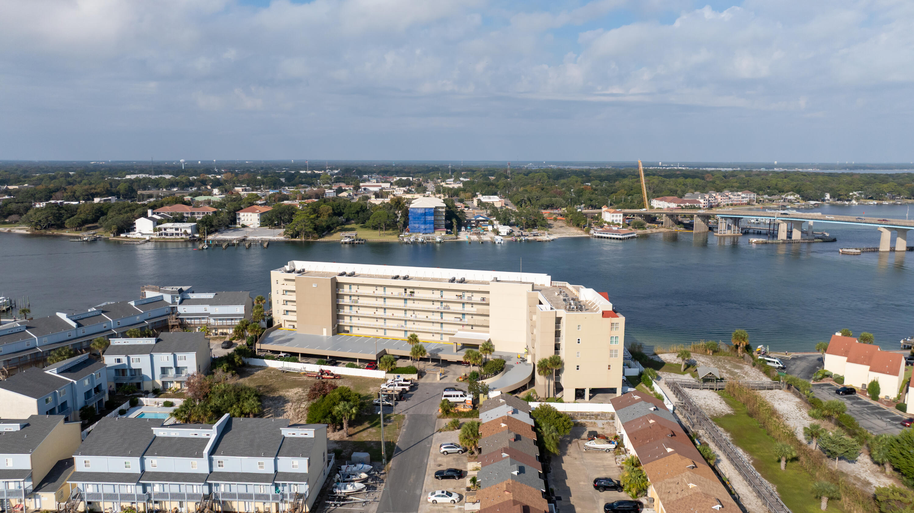 PALM COURT YACHT CLUB - Residential