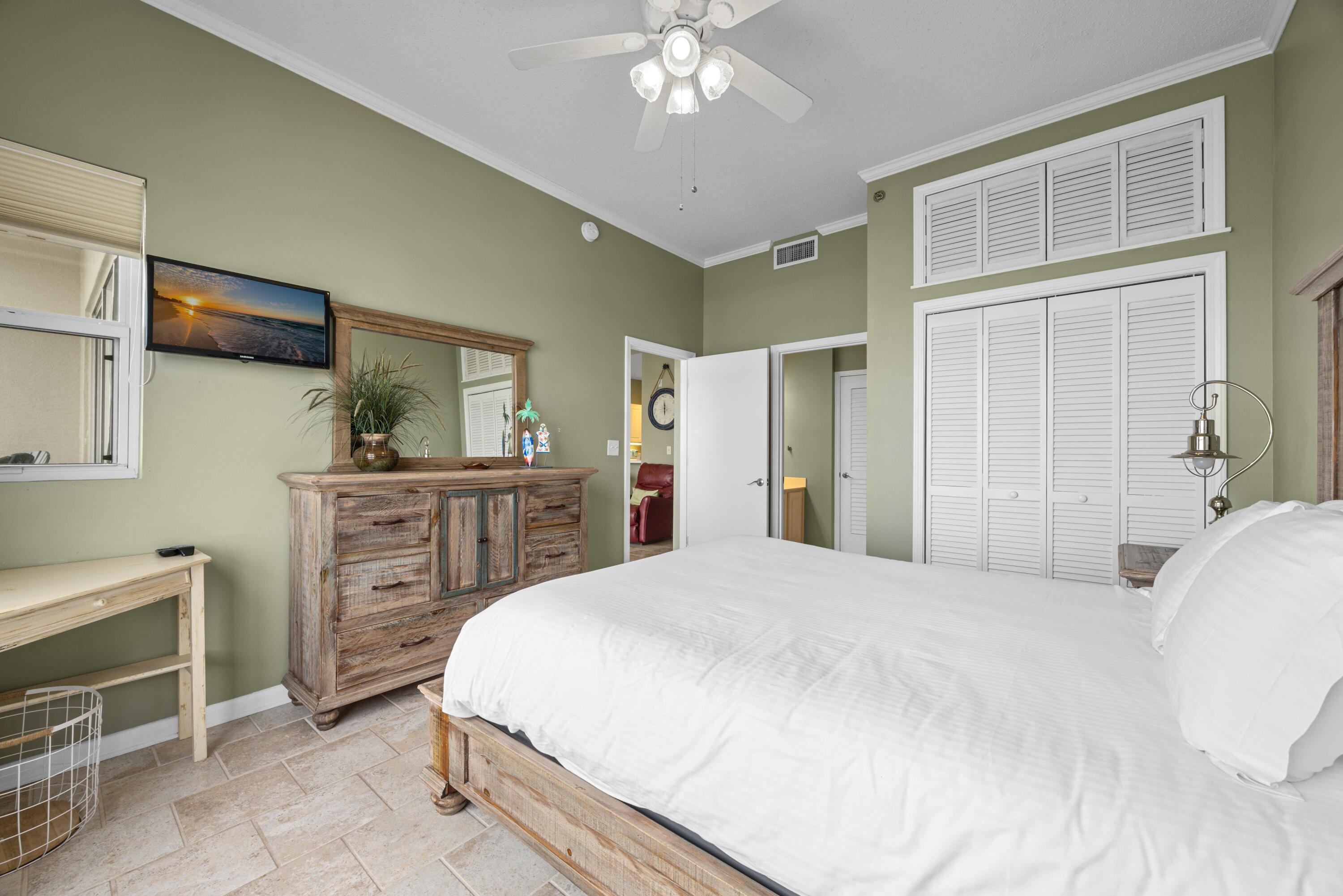 PALM COURT YACHT CLUB - Residential